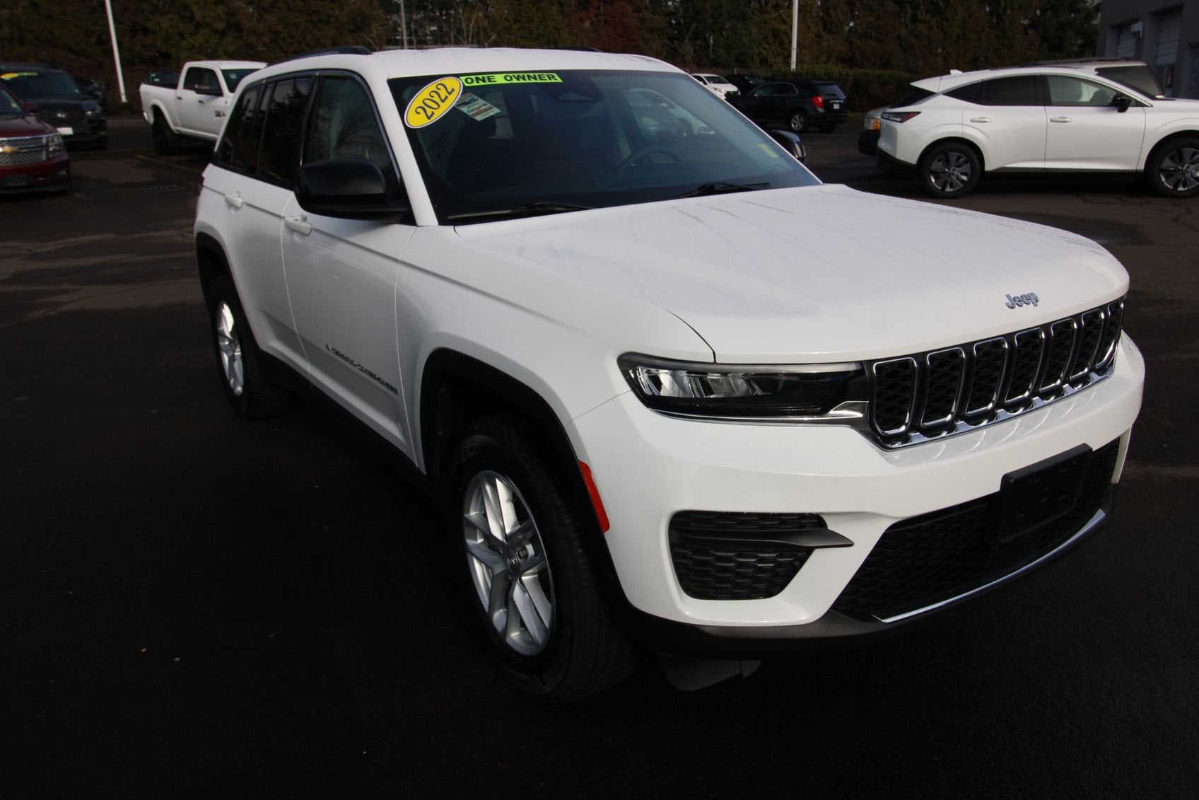 2023 Jeep Grand Cherokee Laredo 4WD