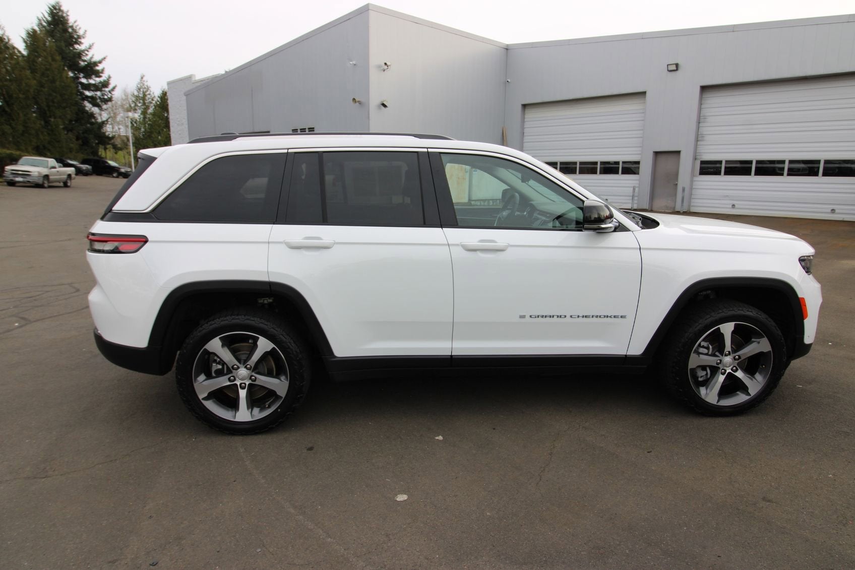 View vehicle photo 2