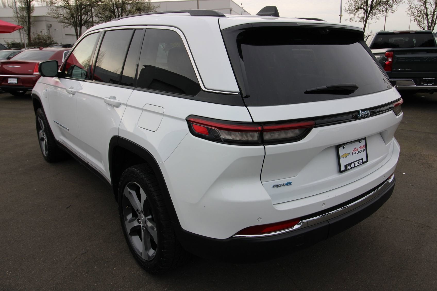 View vehicle photo 5