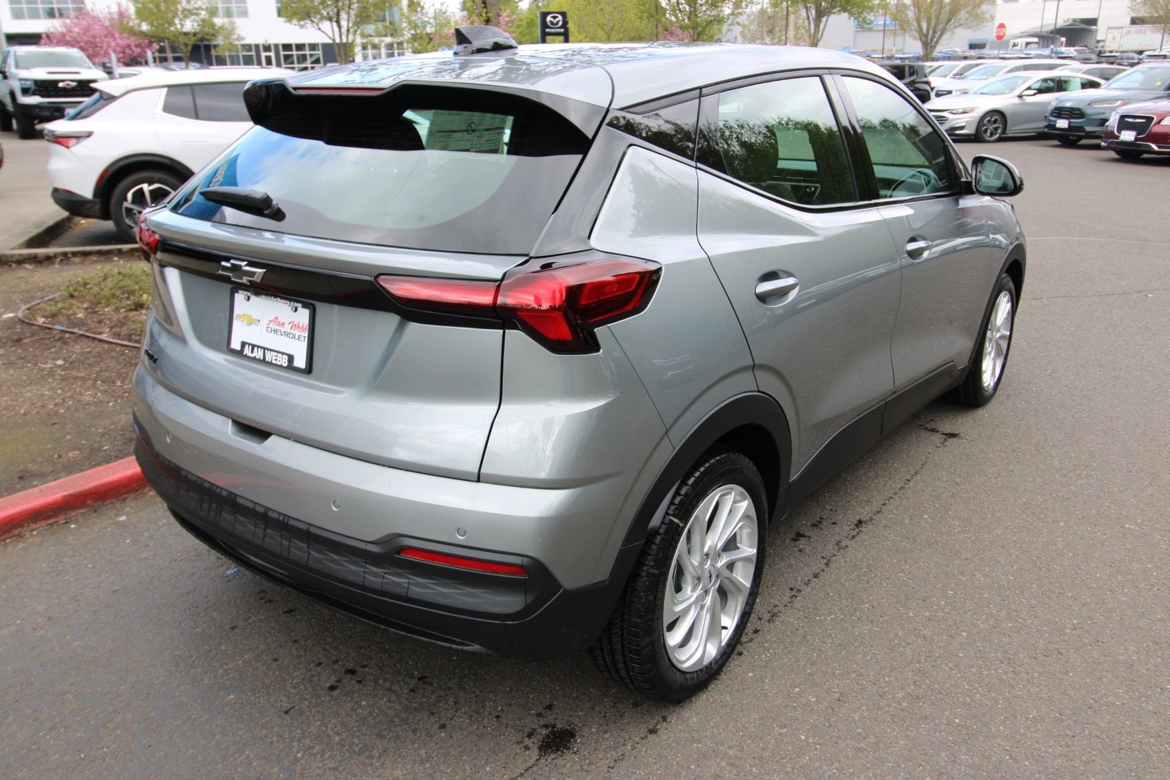 View vehicle photo 4