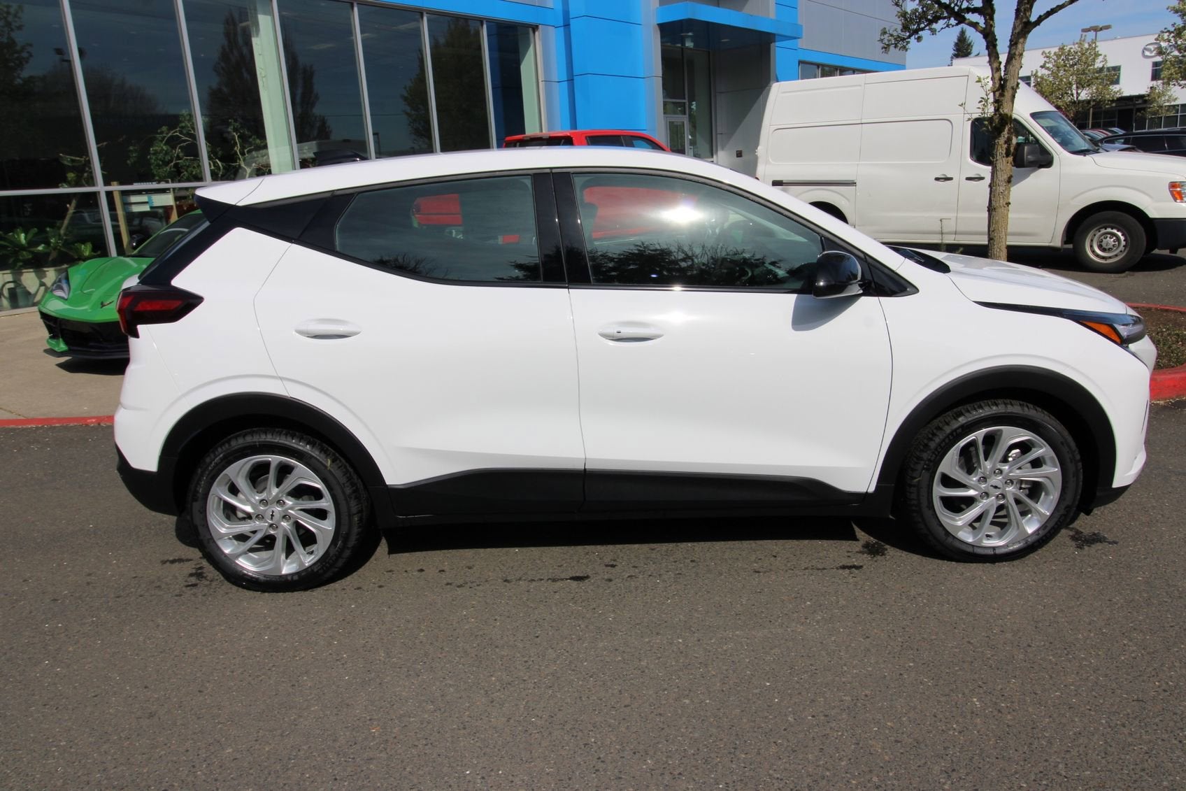 View vehicle photo 2