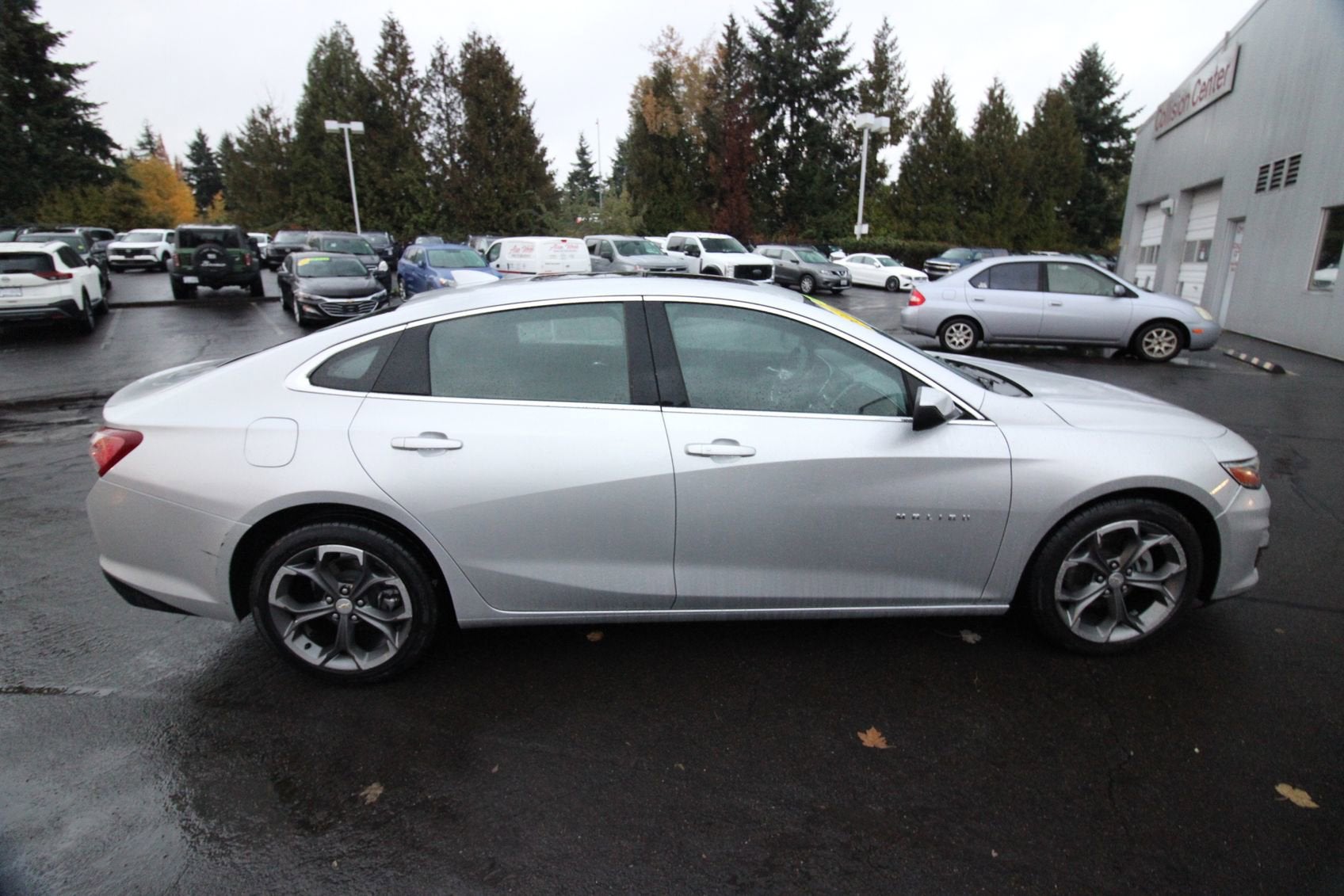 View vehicle photo 6