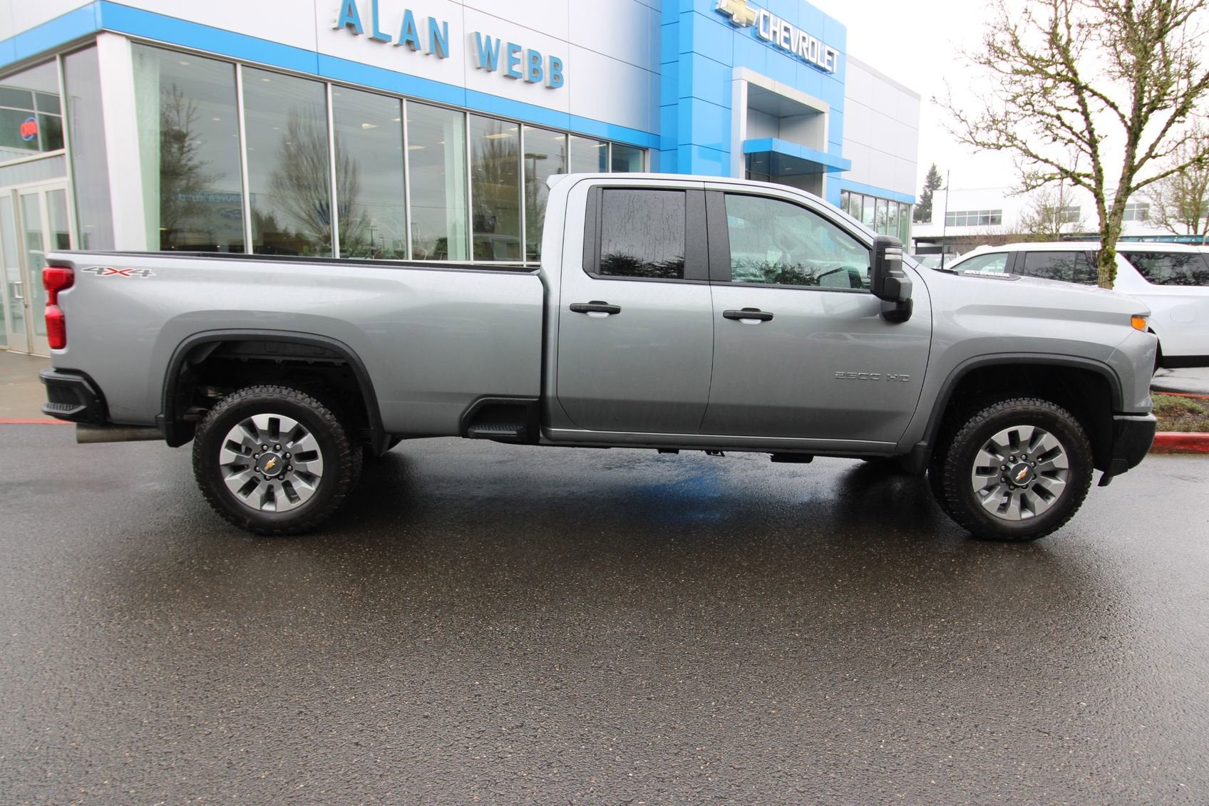 View vehicle photo 3