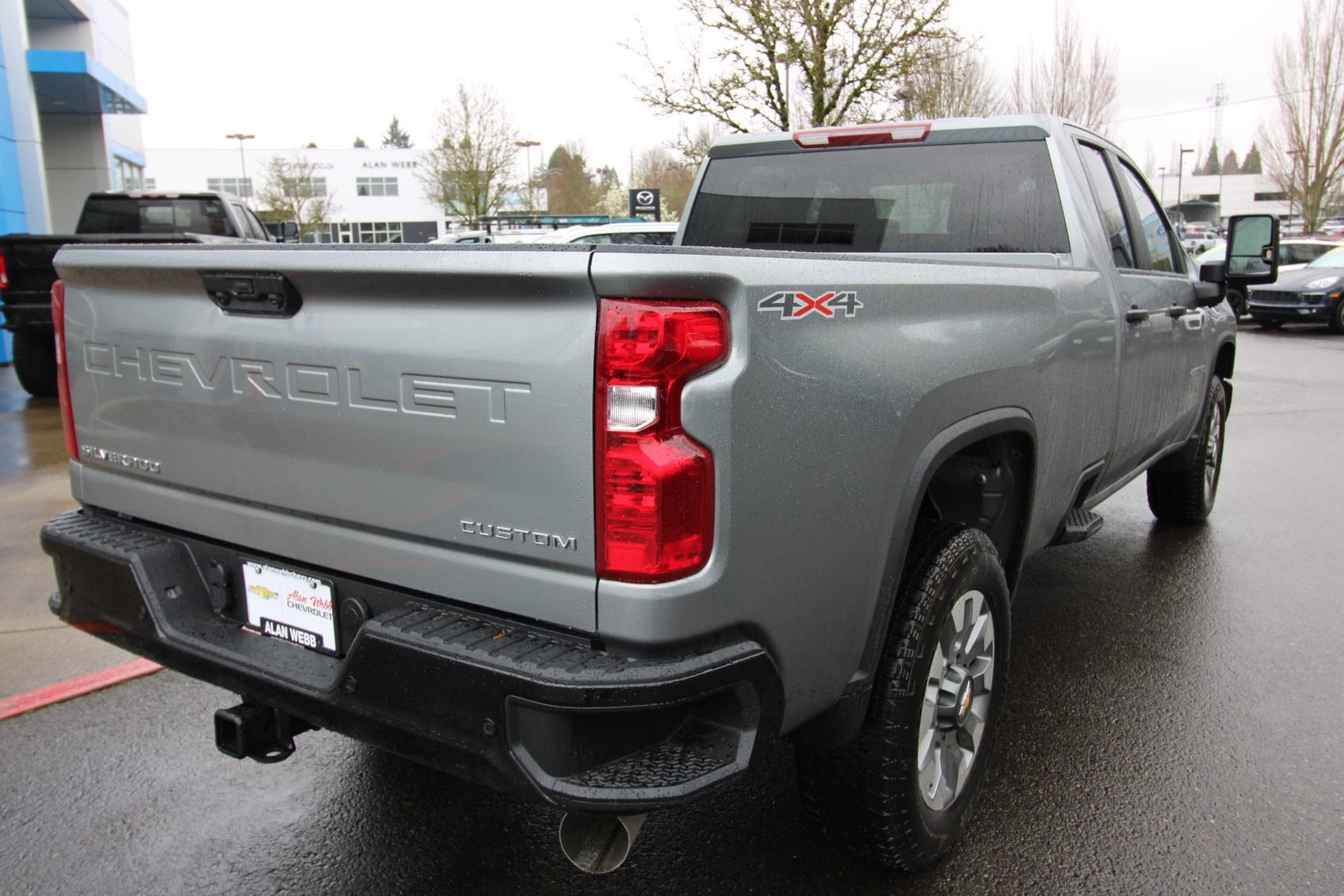 View vehicle photo 4
