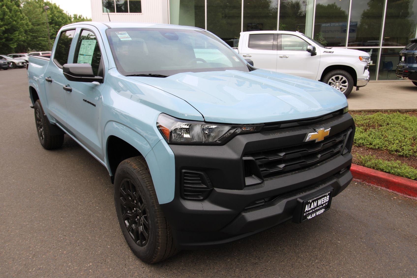 View vehicle photo 2