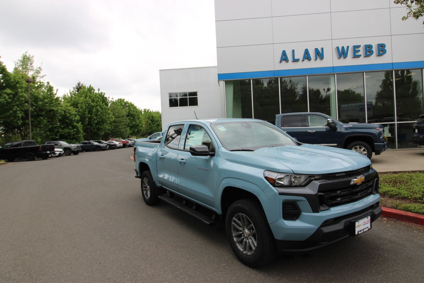 Snowdrift Metallic 2026 Chevrolet Colorado Pickup Truck Four-Wheel Drive Automatic