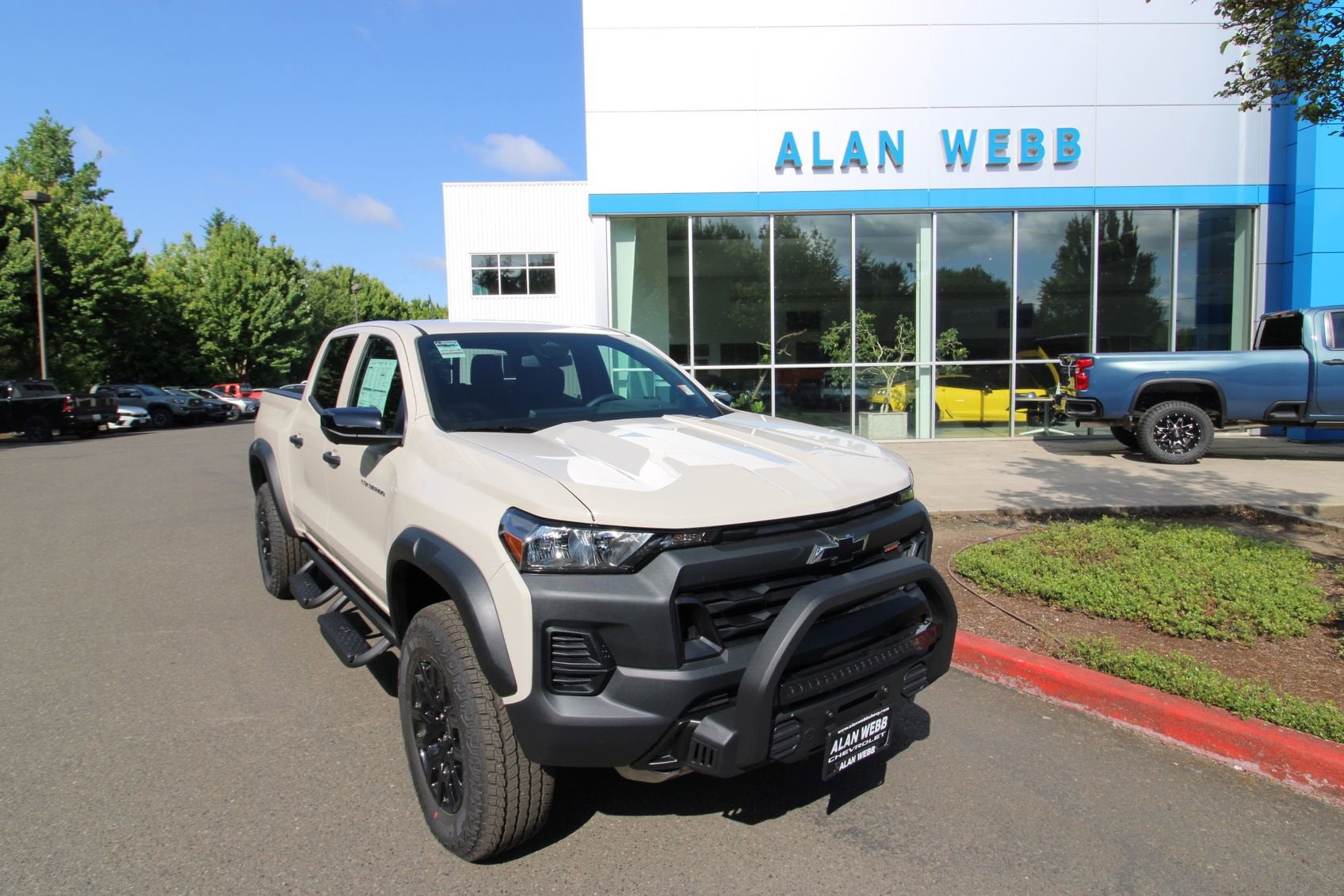 White Sands 2026 Chevrolet Colorado Trail Boss Crew Cab 4WD Pickup Truck Four-Wheel Drive Automatic