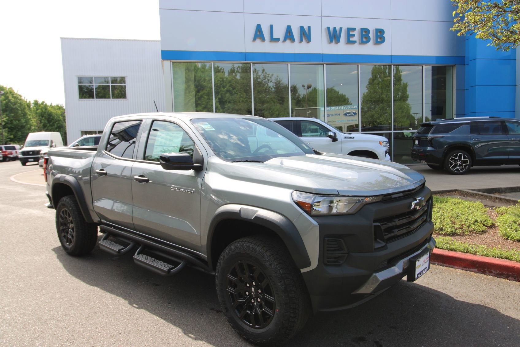 Sterling Gray Metallic 2026 Chevrolet Colorado Trail Boss Crew Cab 4WD Pickup Truck Four-Wheel Drive Automatic
