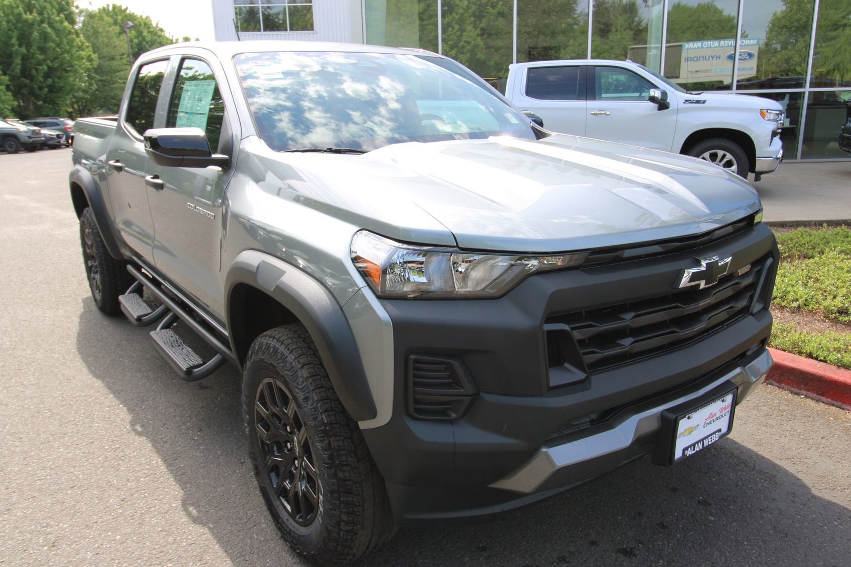 View vehicle photo 2