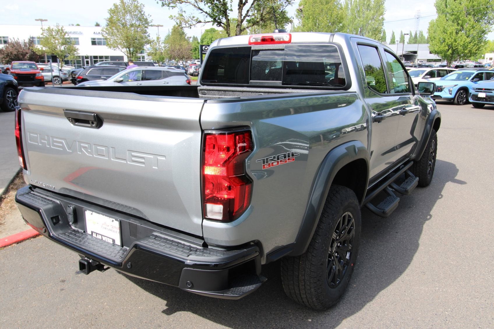 View vehicle photo 4
