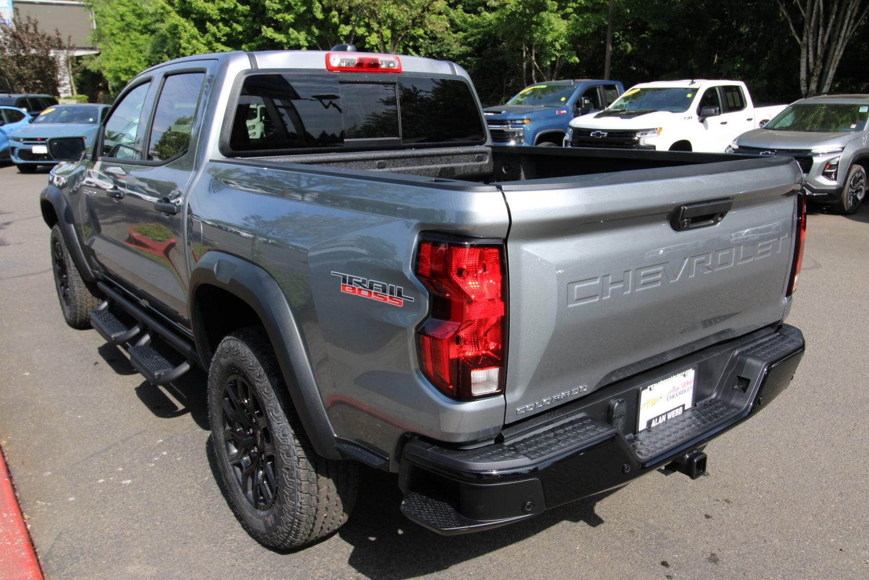 View vehicle photo 6