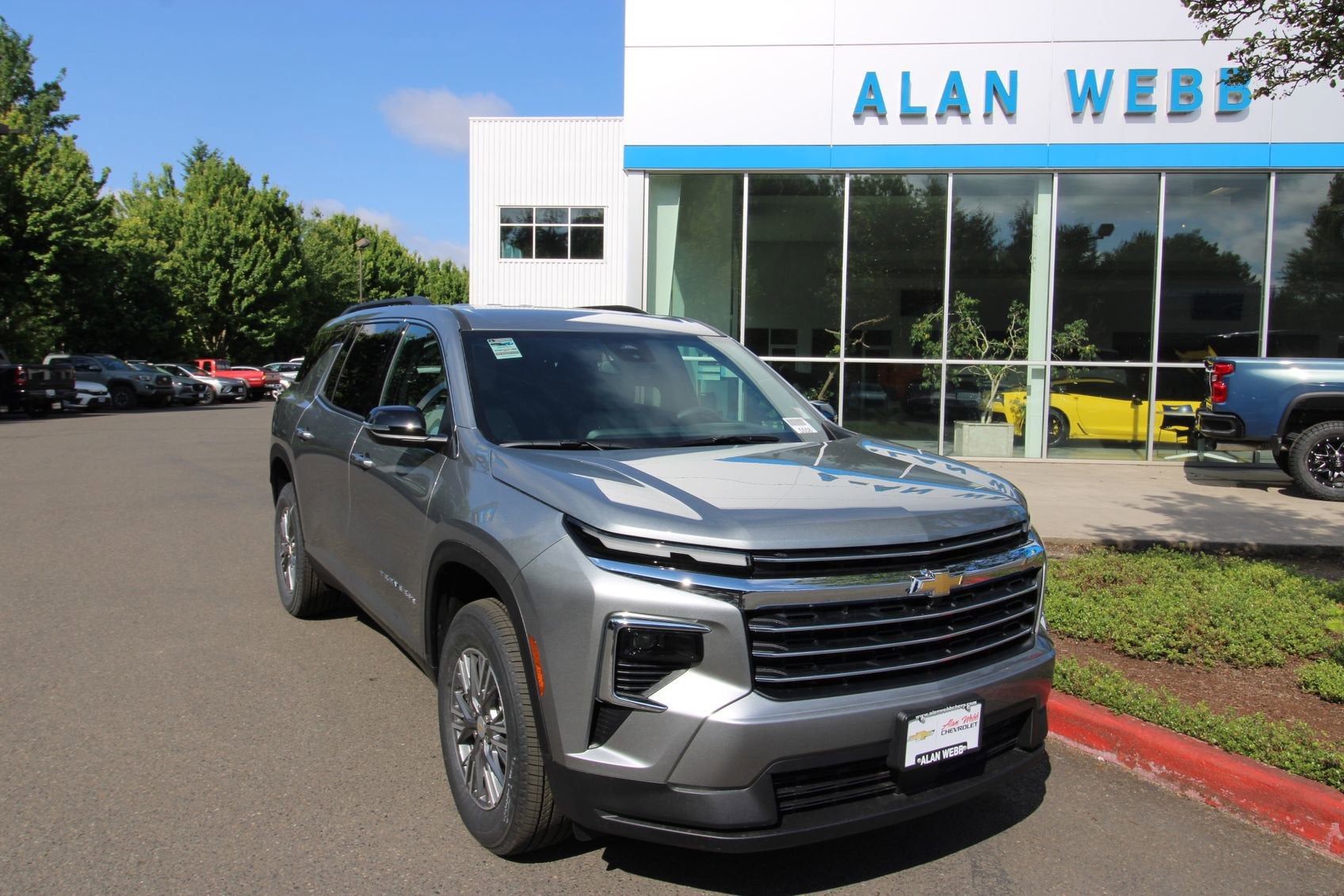 Sterling Gray Metallic 2026 Chevrolet Traverse LT FWD SUV / Crossover Front-Wheel Drive Automatic