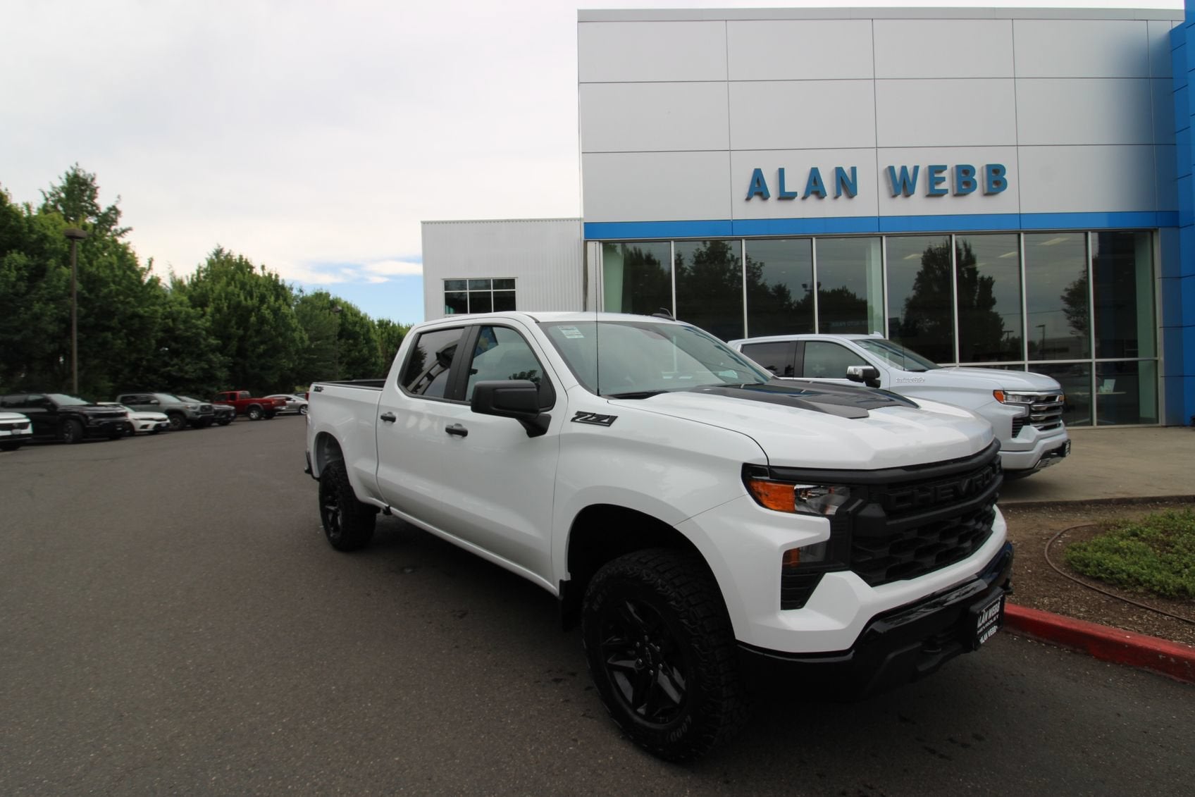 Summit White 2026 Chevrolet Silverado 1500 Pickup Truck Four-Wheel Drive Automatic