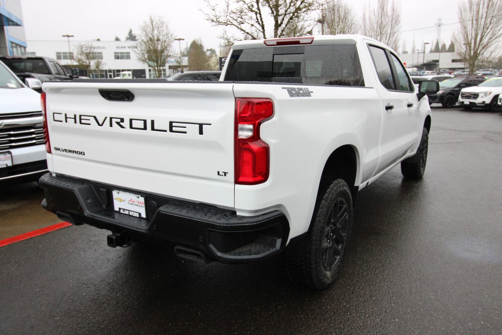 View vehicle photo 4