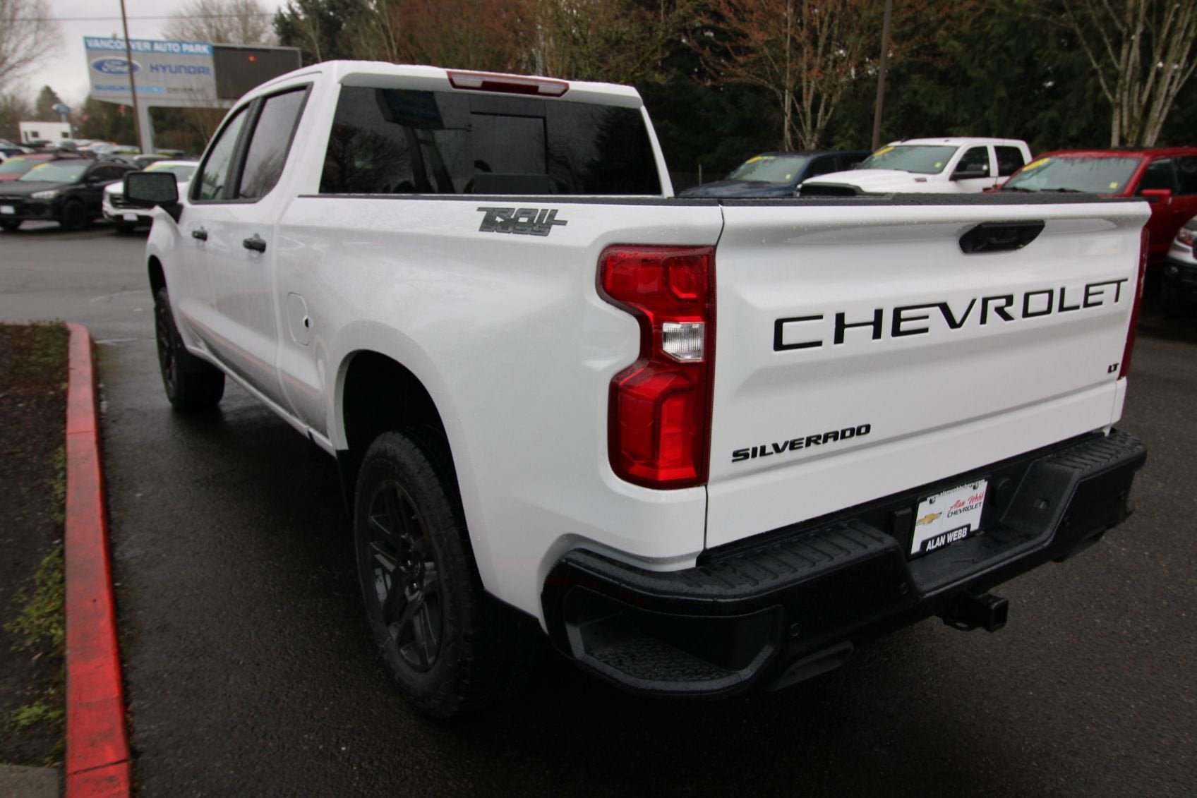 View vehicle photo 6