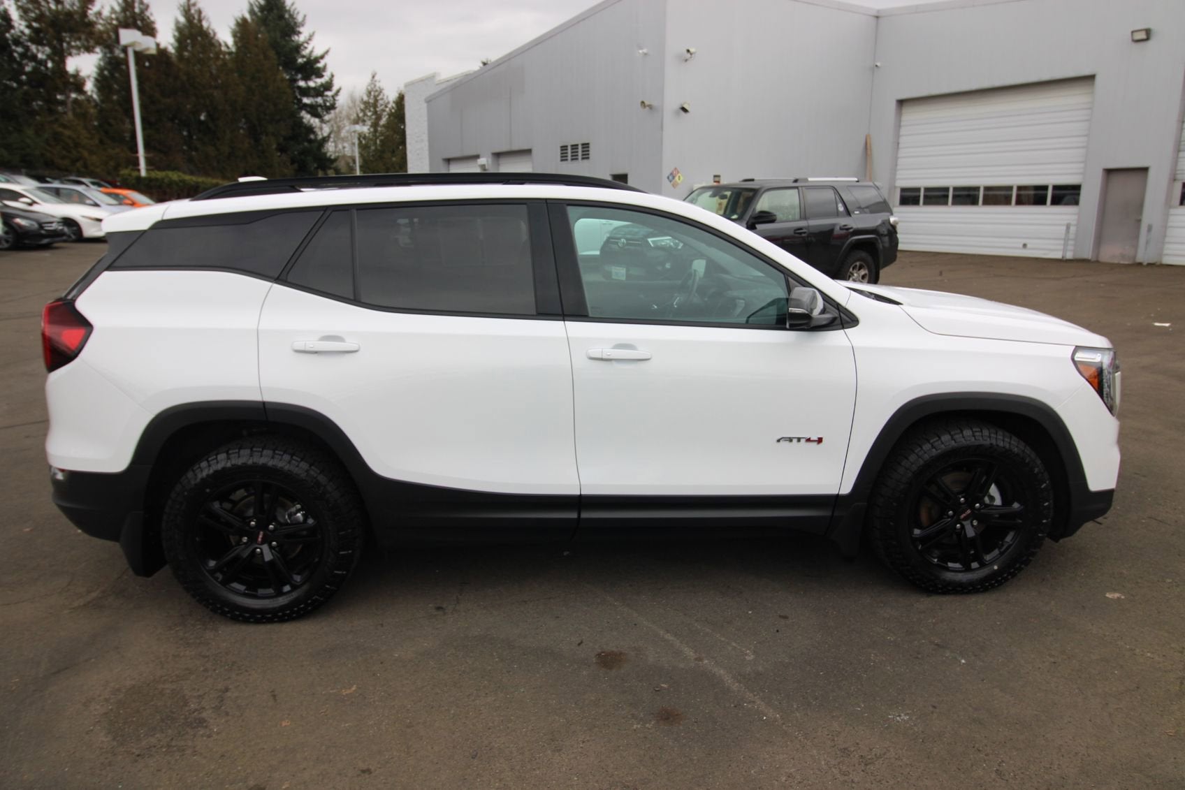 View vehicle photo 2