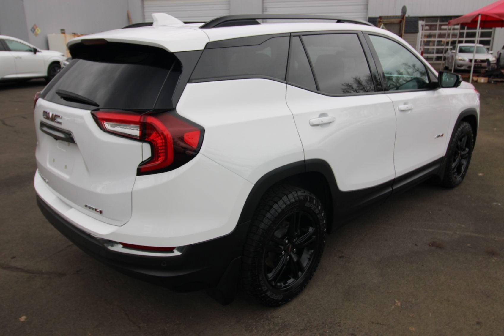 View vehicle photo 3