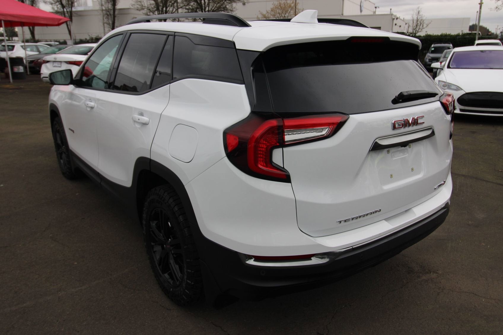 View vehicle photo 5