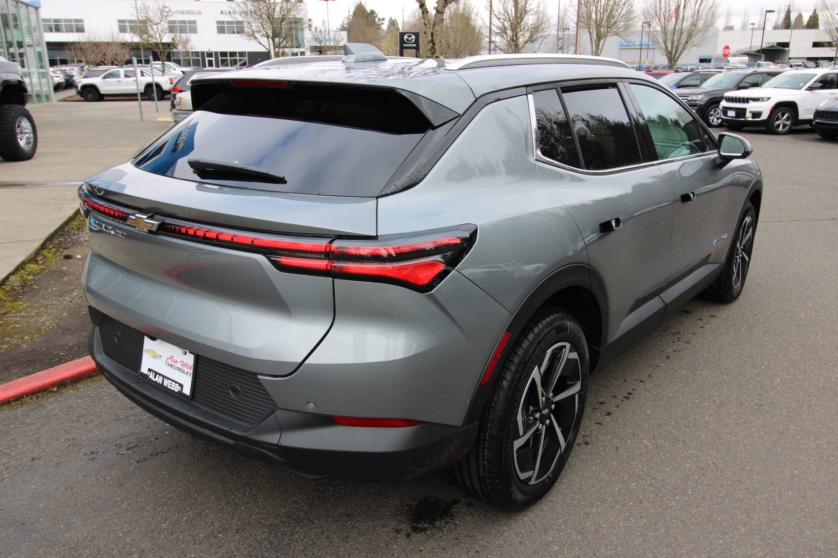 View vehicle photo 4