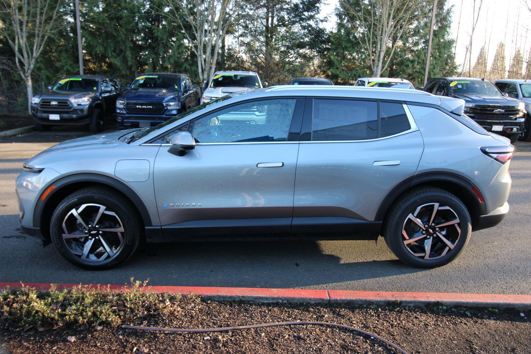 View vehicle photo 6