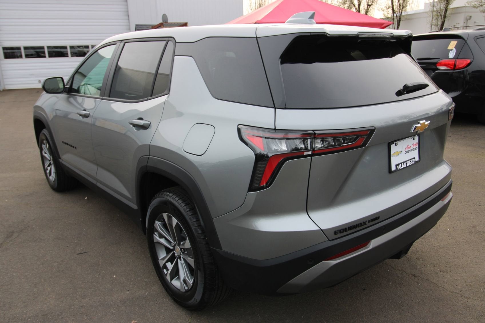 View vehicle photo 5