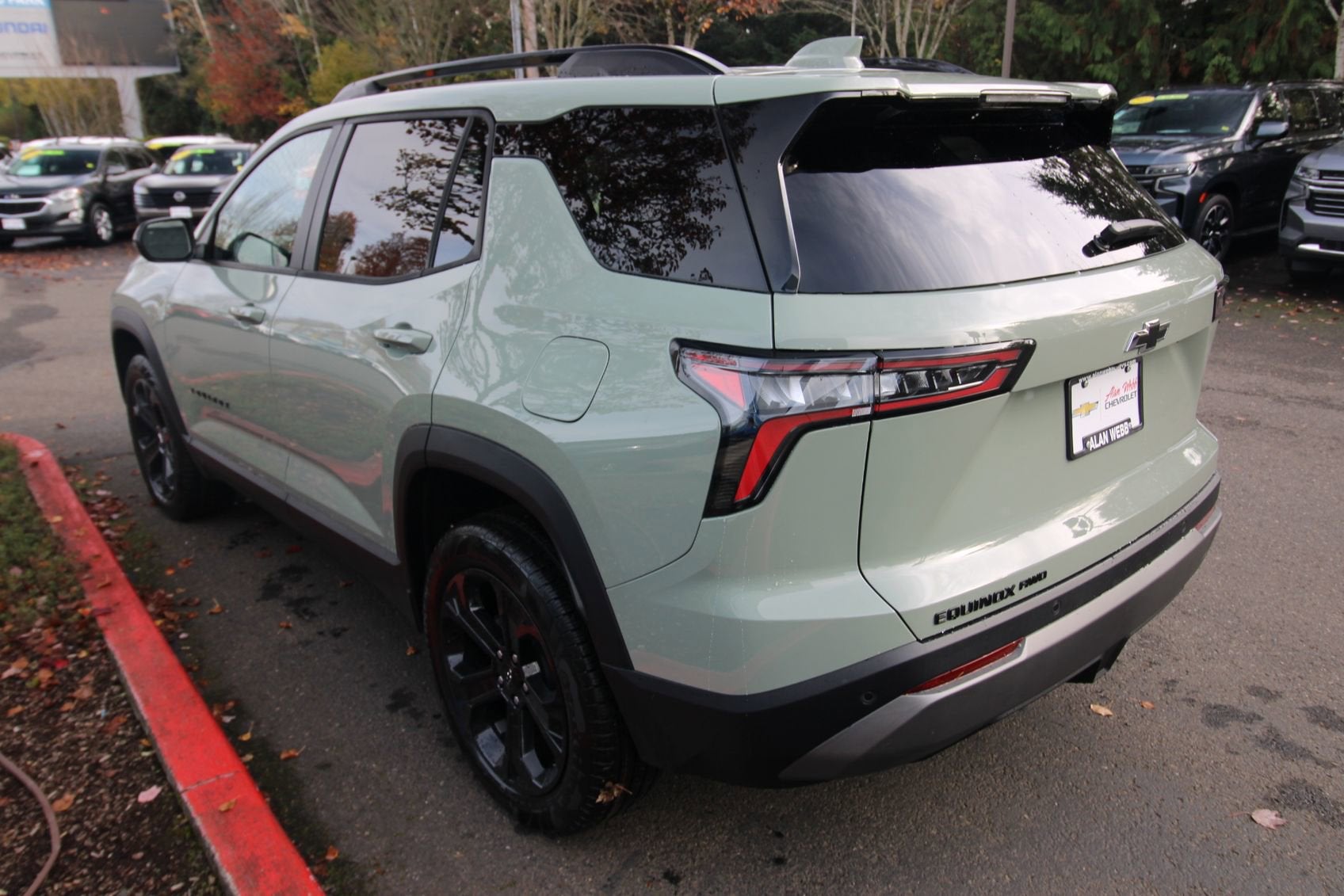 View vehicle photo 4