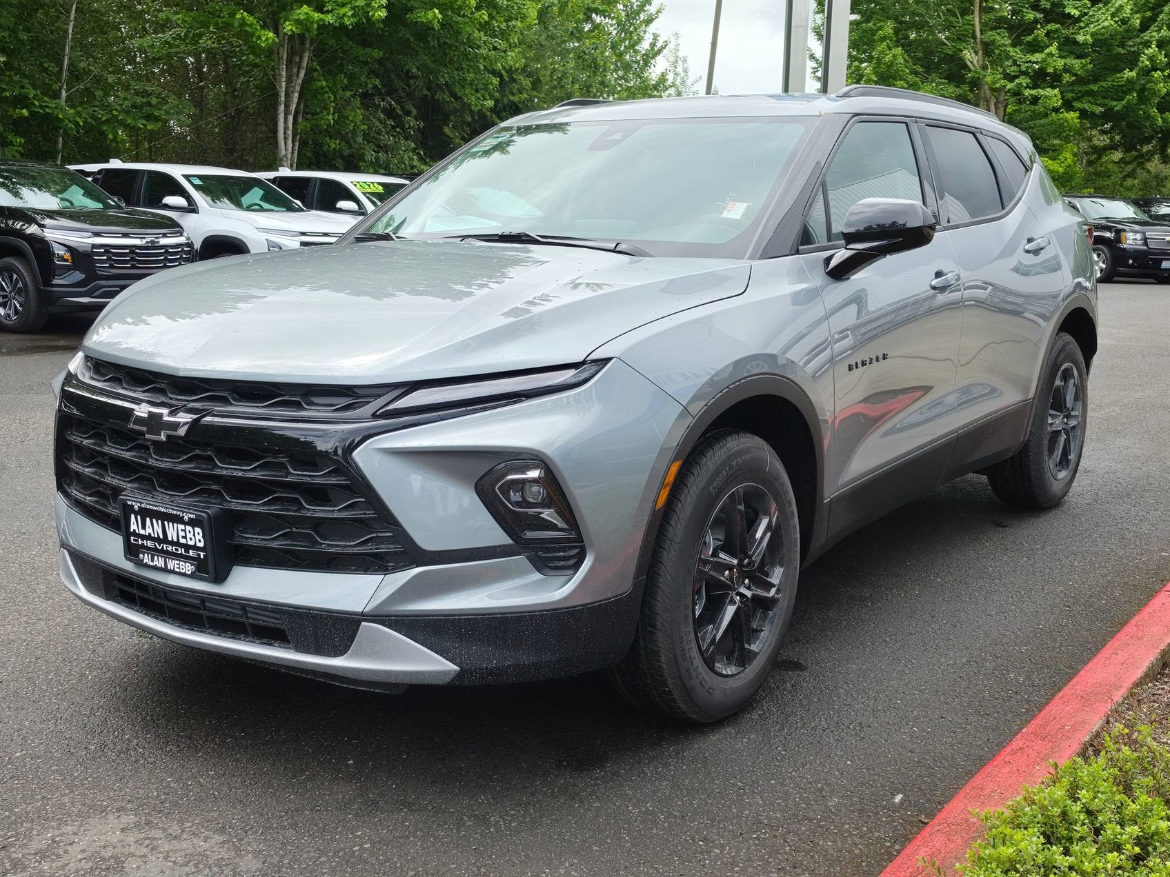 View vehicle photo 3