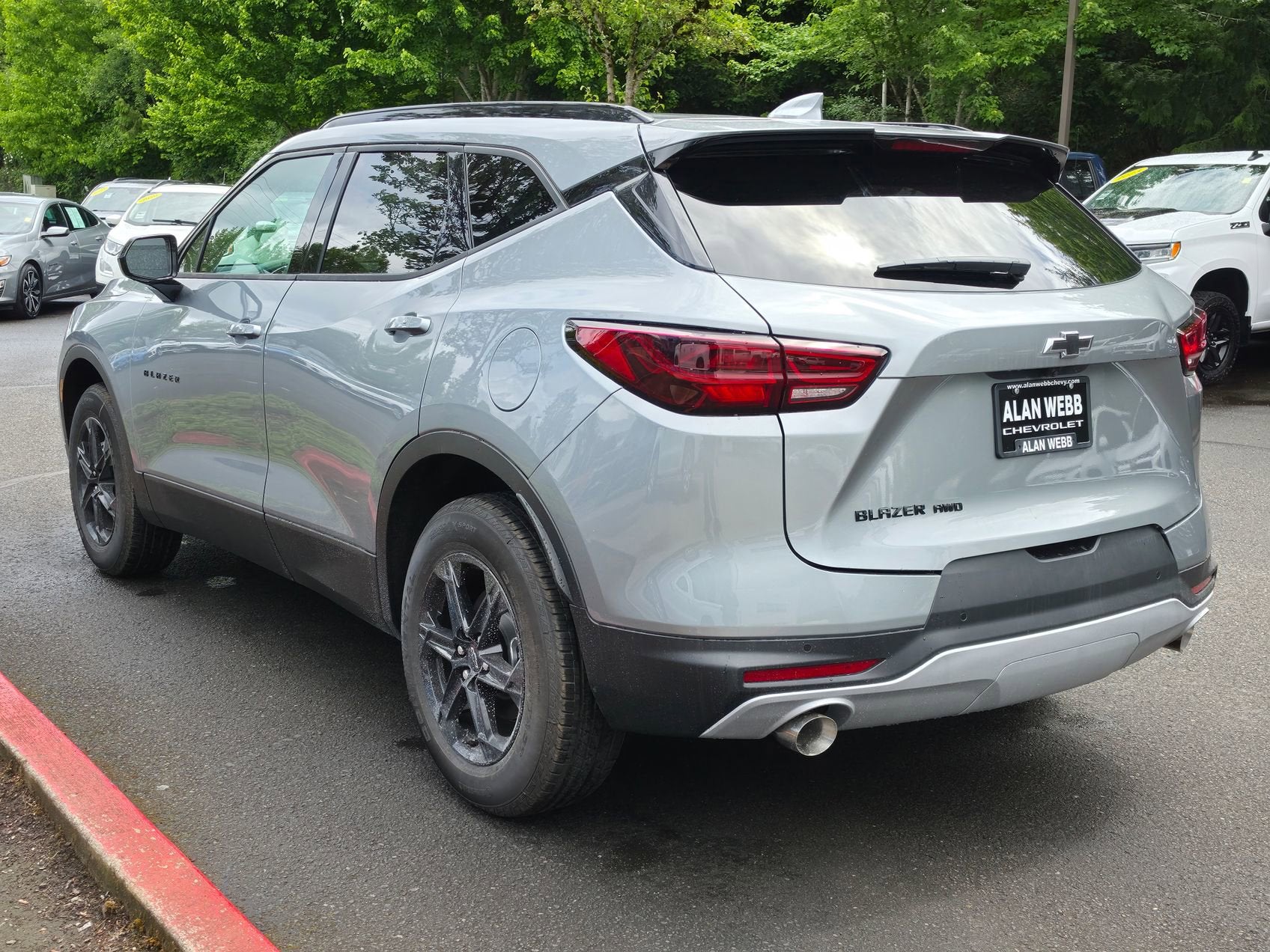 View vehicle photo 4