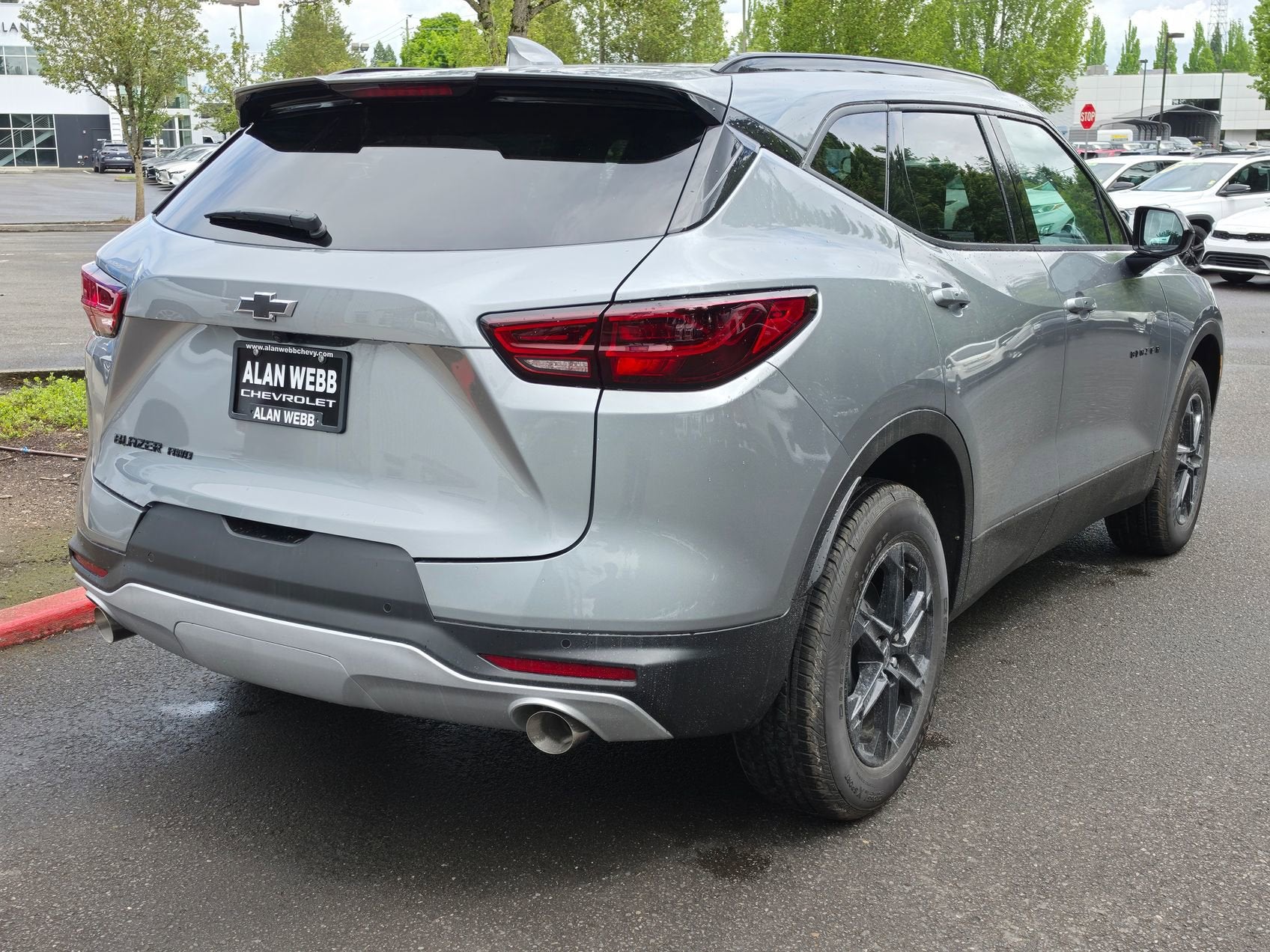 View vehicle photo 5