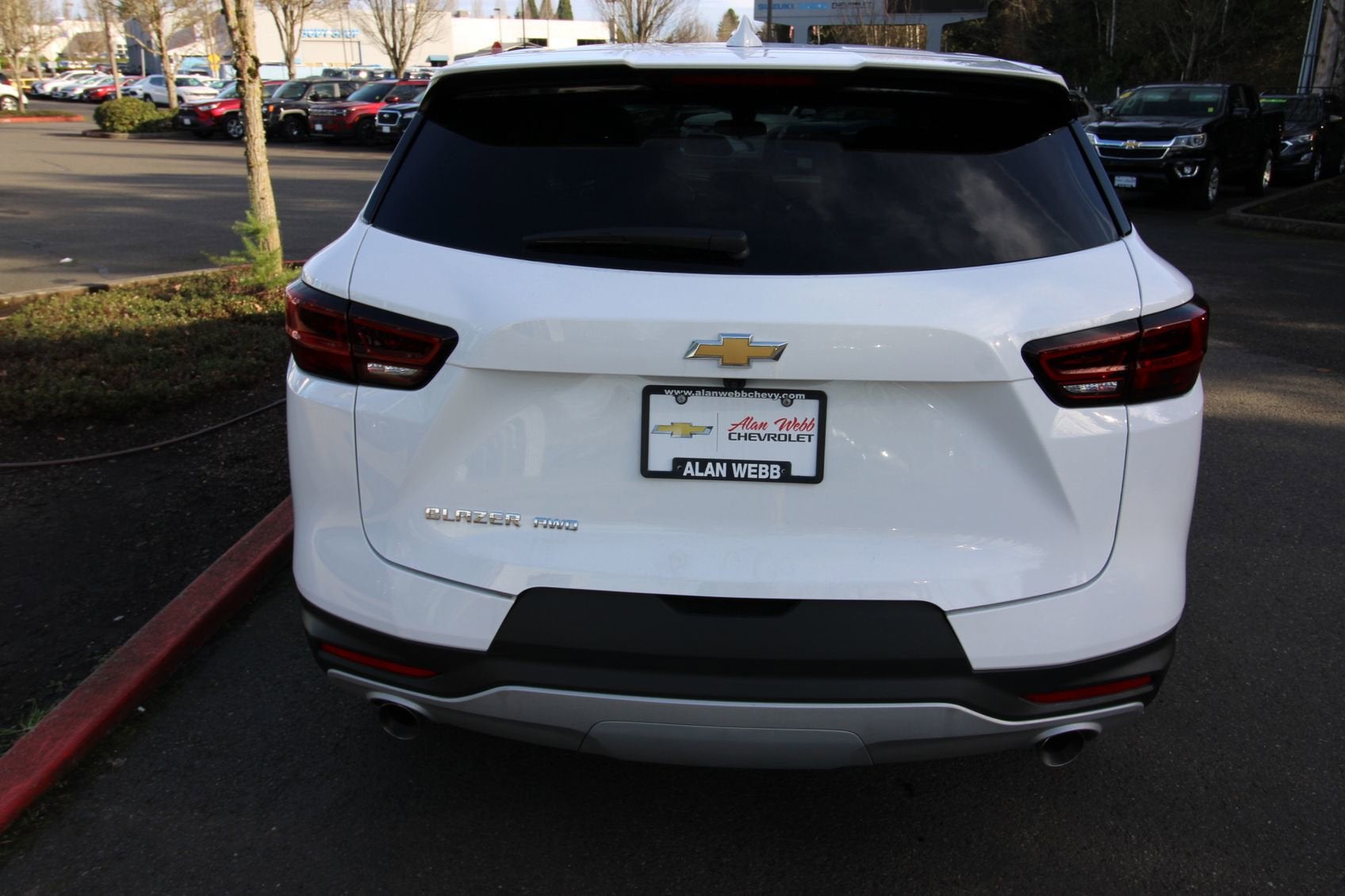 View vehicle photo 4