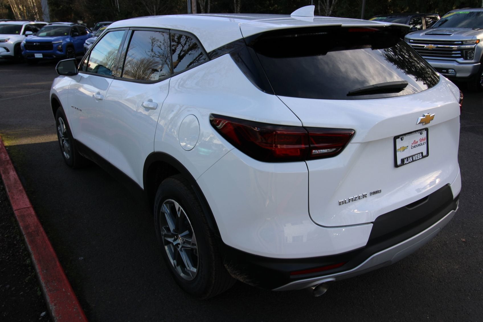 View vehicle photo 5