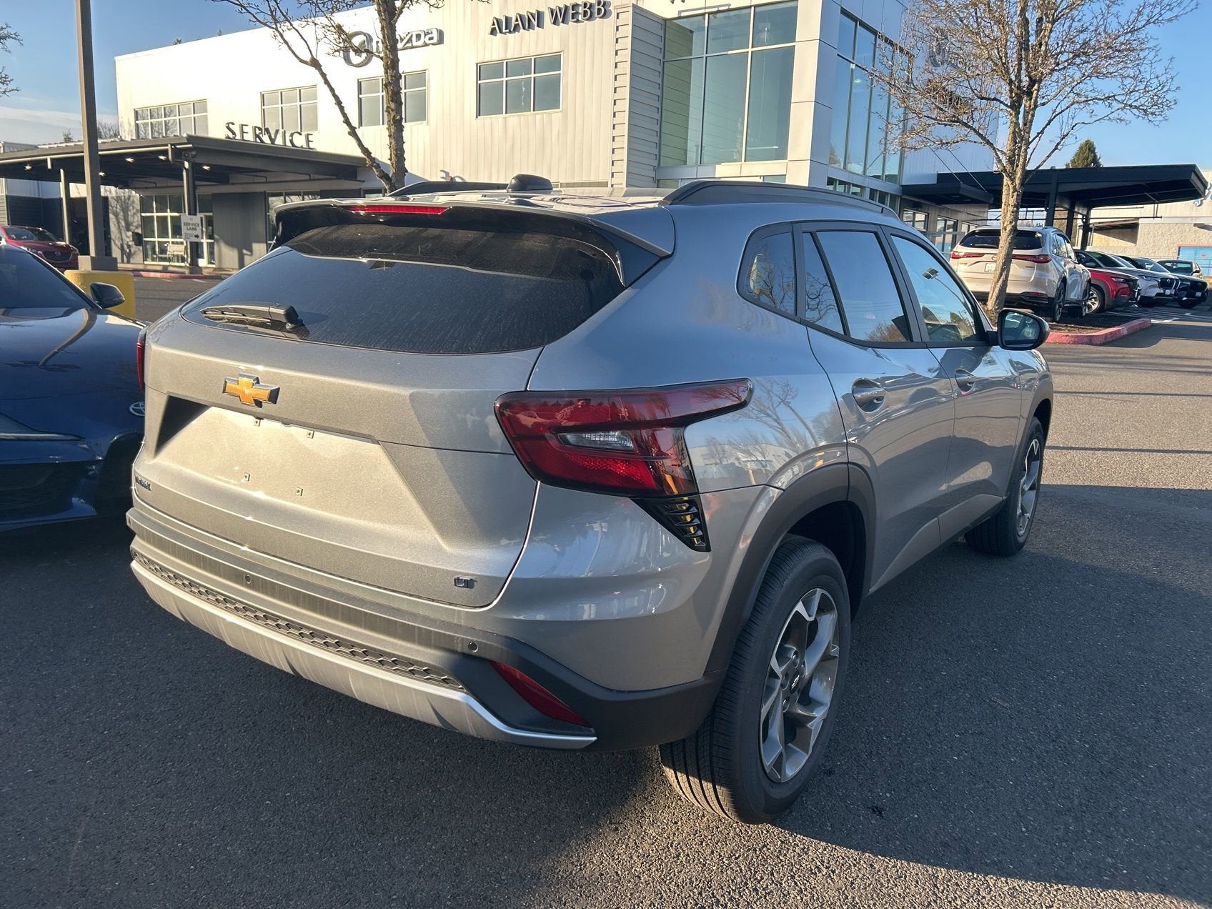 View vehicle photo 4