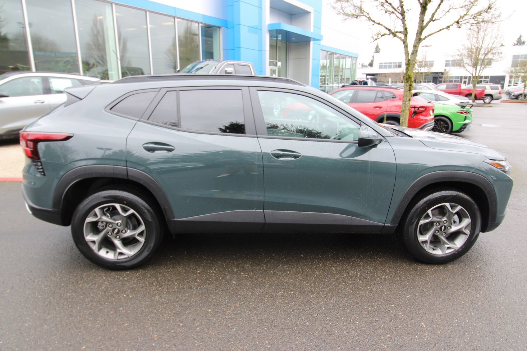 View vehicle photo 3