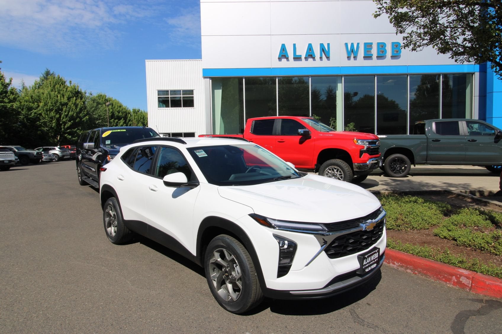 Summit White 2026 Chevrolet Trax SUV / Crossover Front-Wheel Drive Automatic