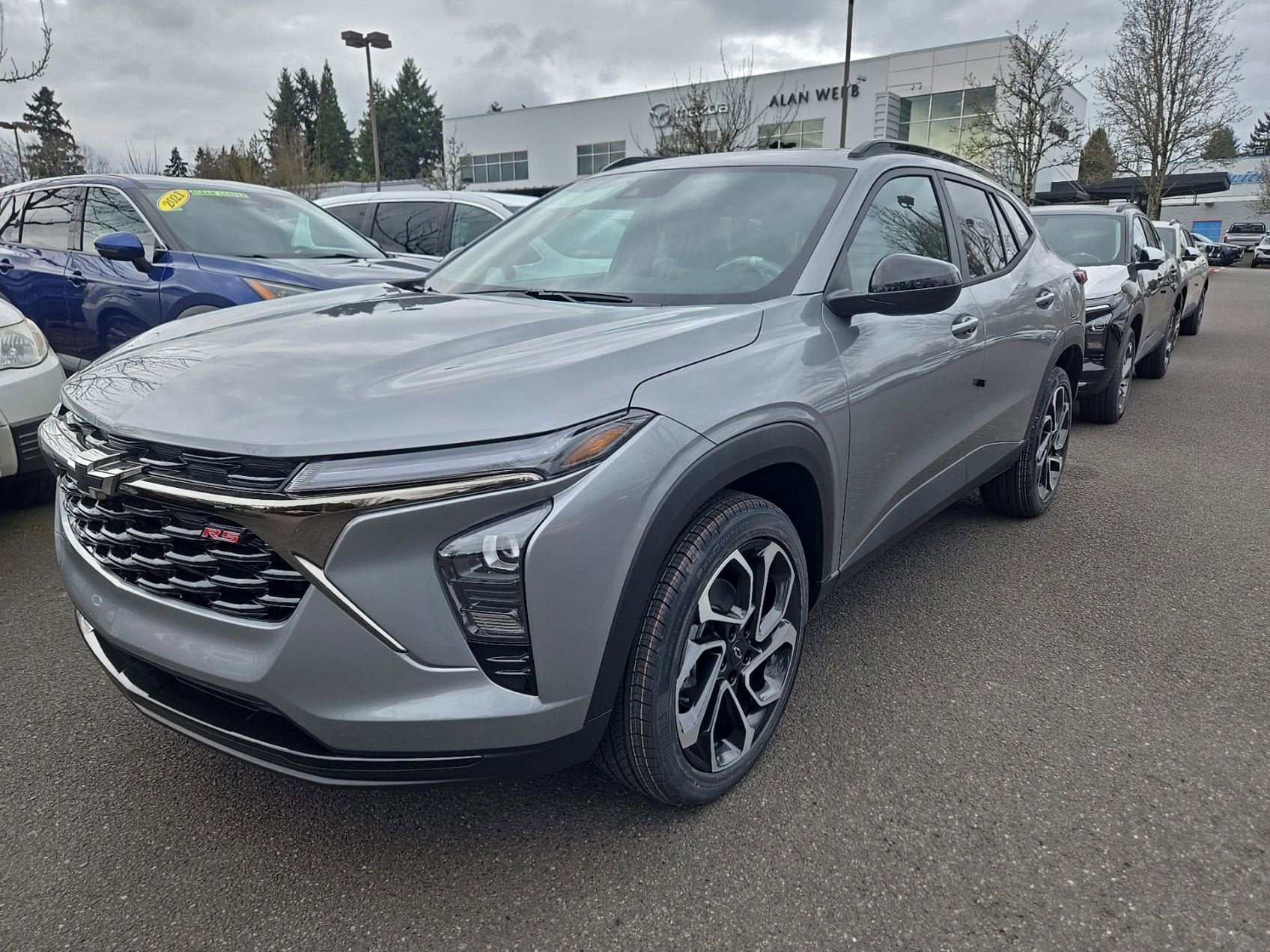 View vehicle photo 2