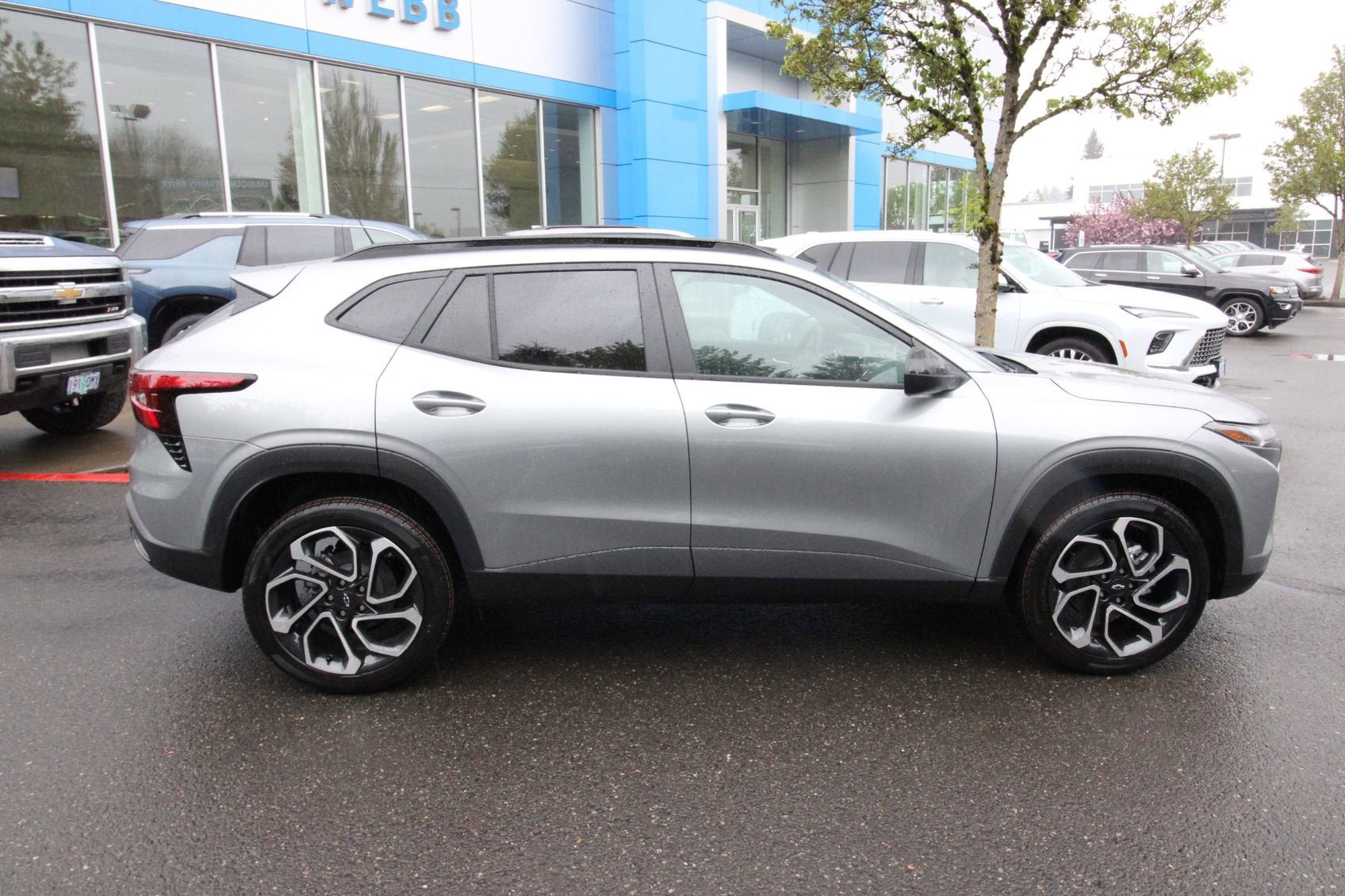 View vehicle photo 3
