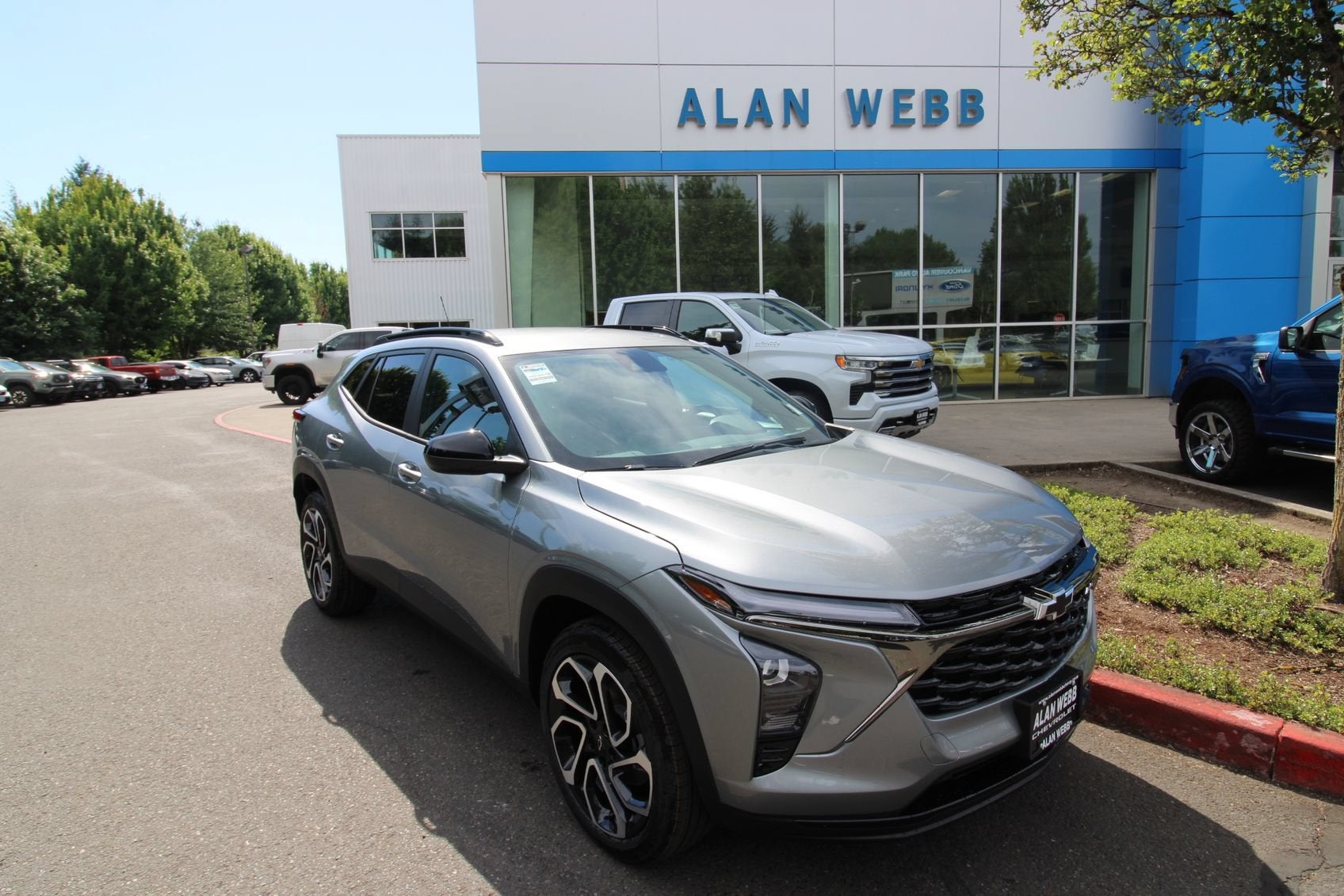 Sterling Gray Metallic 2026 Chevrolet Trax SUV / Crossover Front-Wheel Drive Automatic