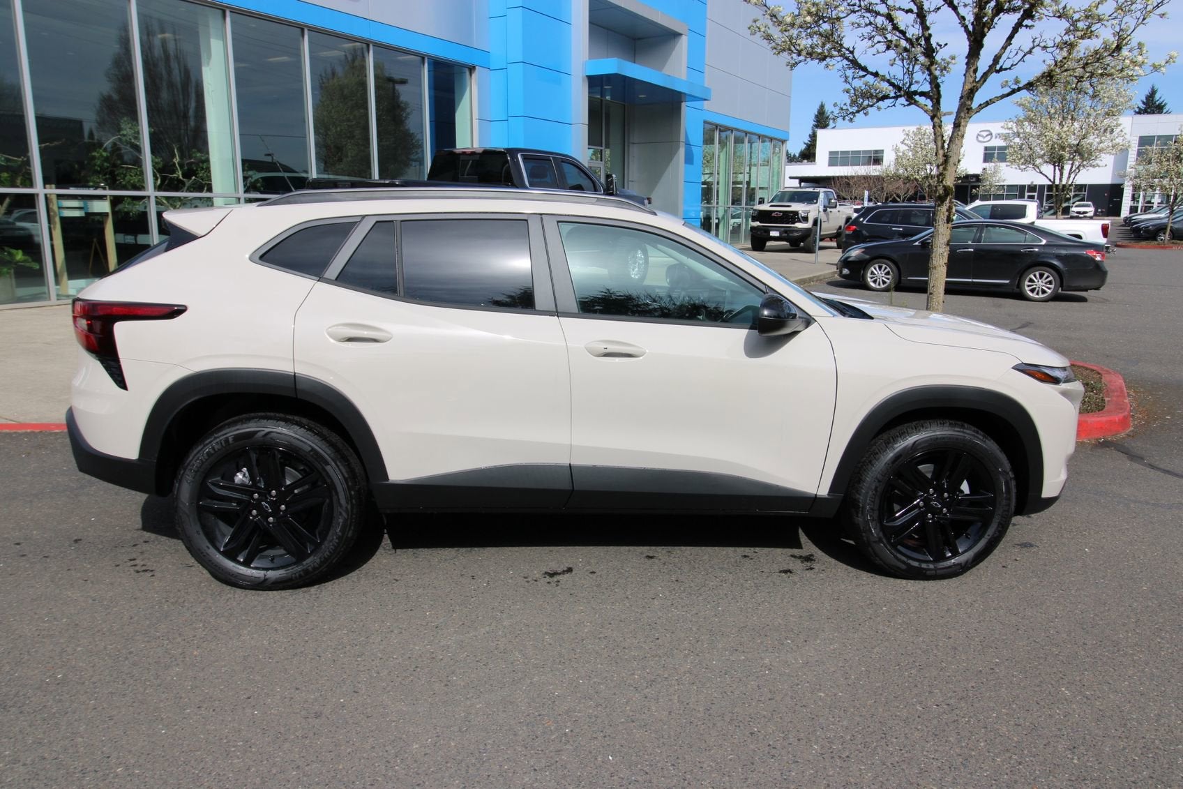 View vehicle photo 3