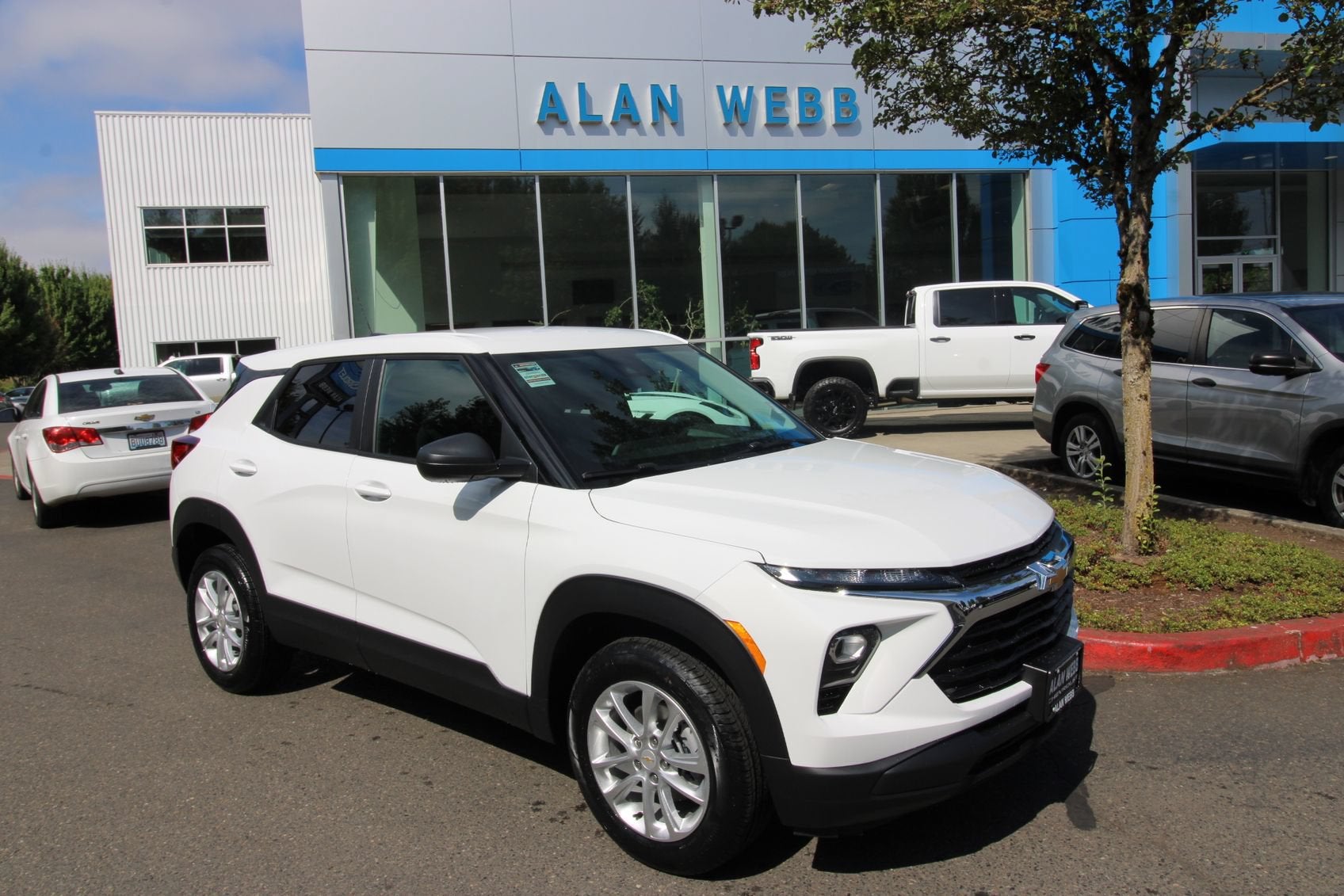 Summit White 2026 Chevrolet Trailblazer SUV / Crossover Four-Wheel Drive Automatic