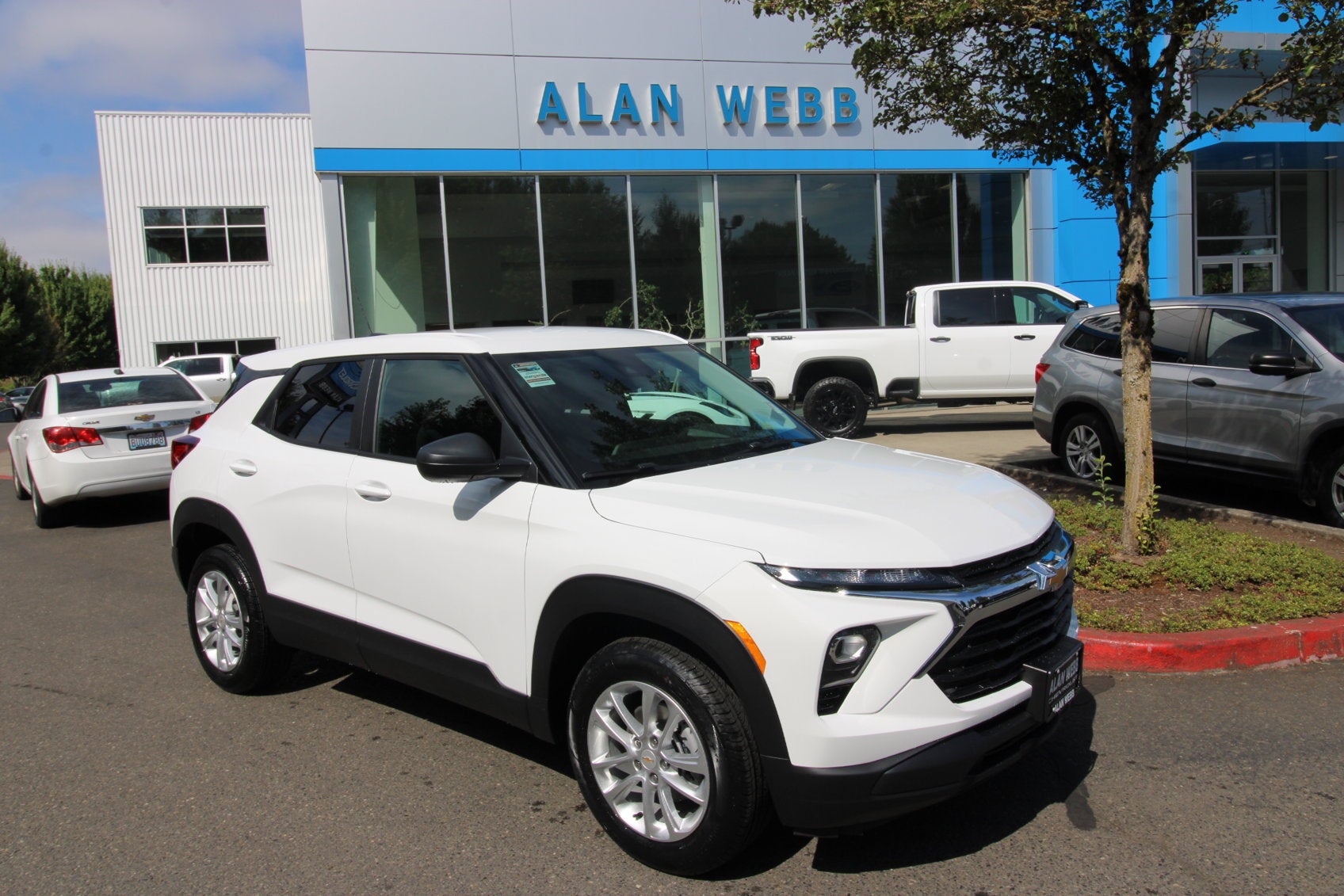 Summit White 2026 Chevrolet Trailblazer SUV / Crossover Four-Wheel Drive Automatic