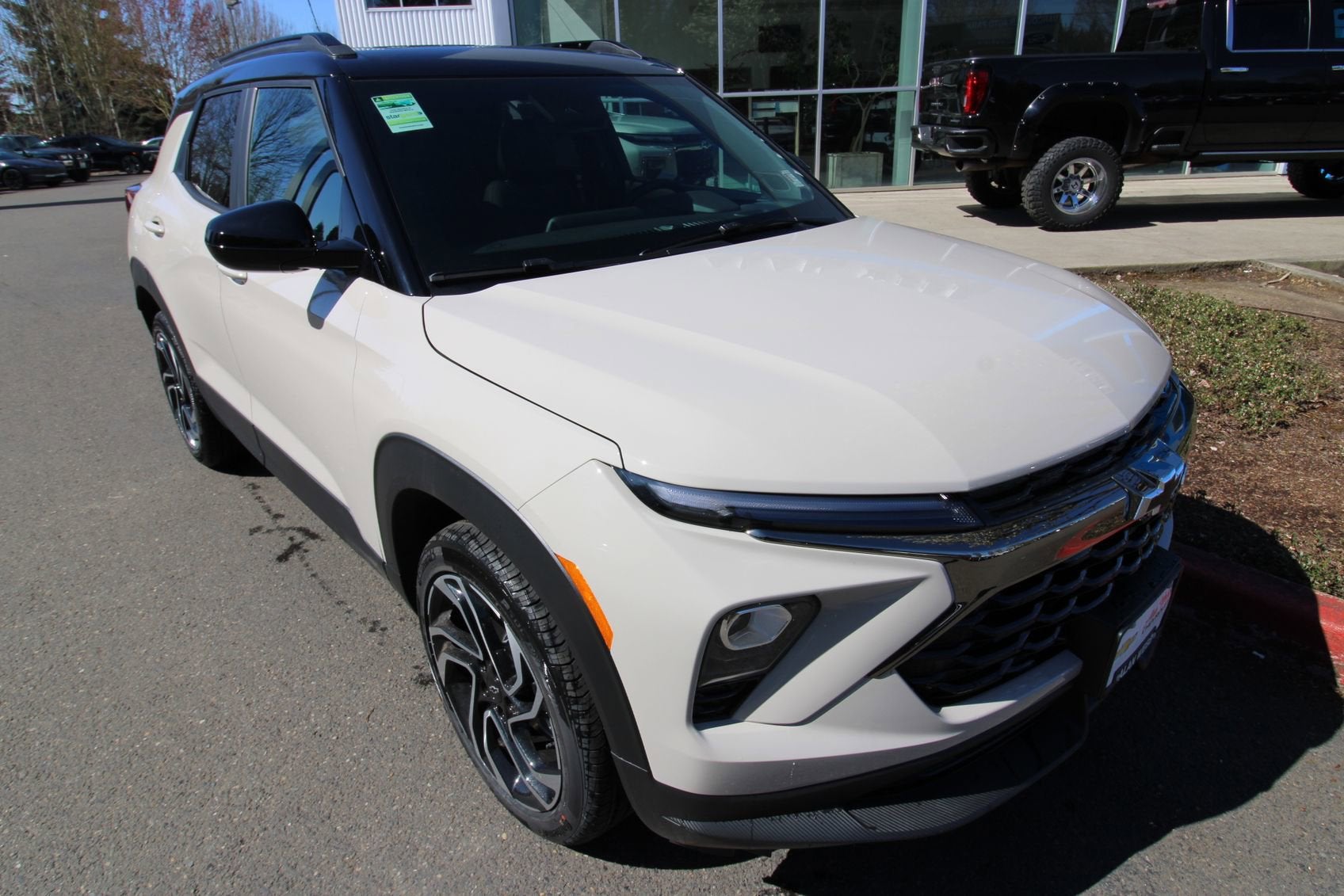 View vehicle photo 2