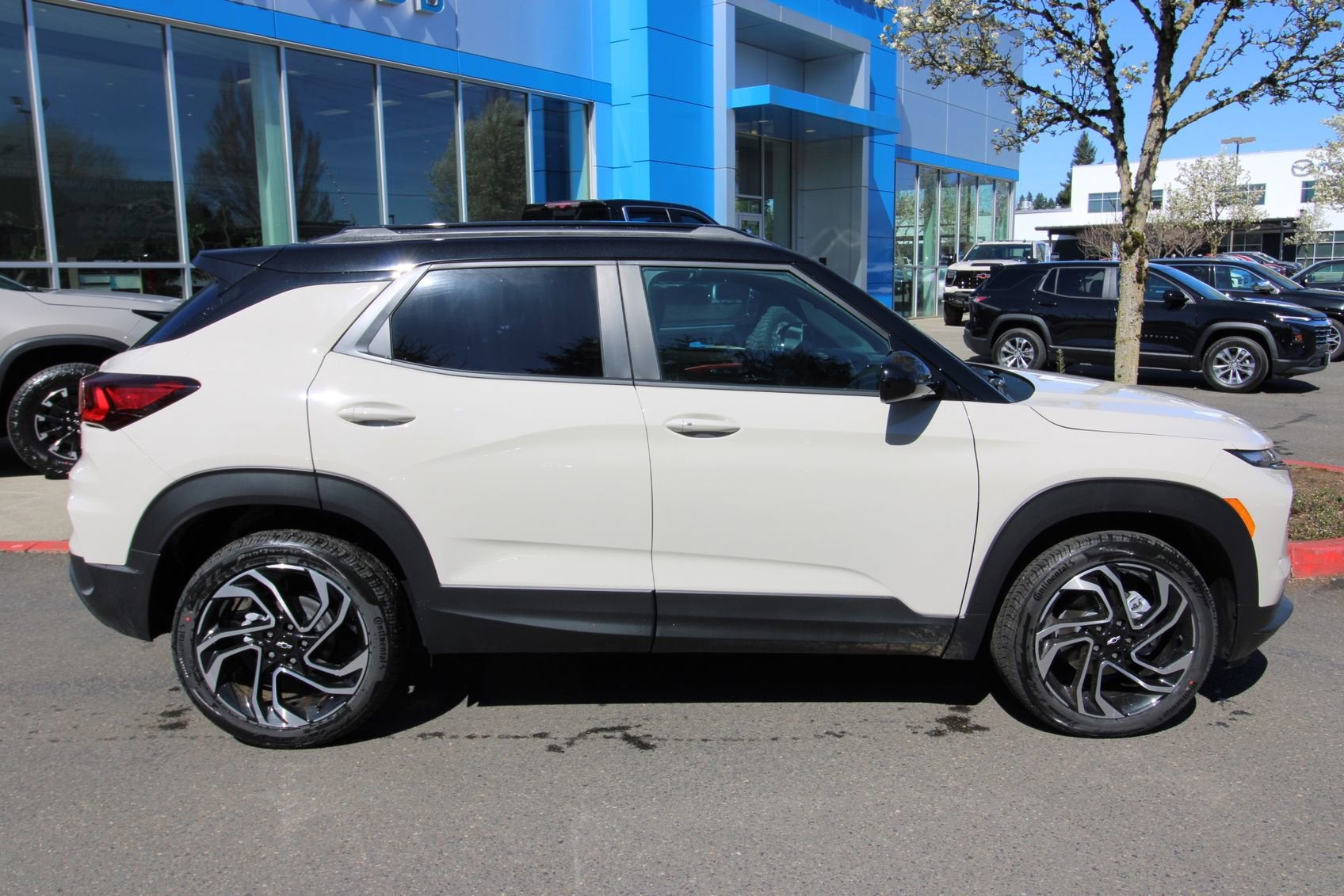 View vehicle photo 3