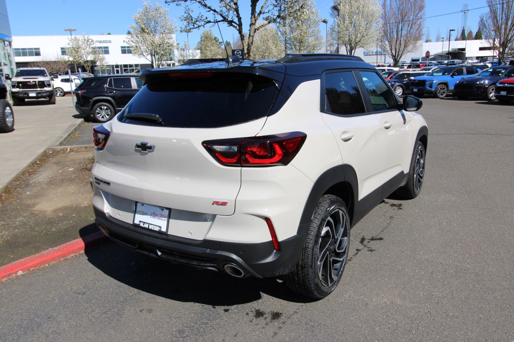 View vehicle photo 4