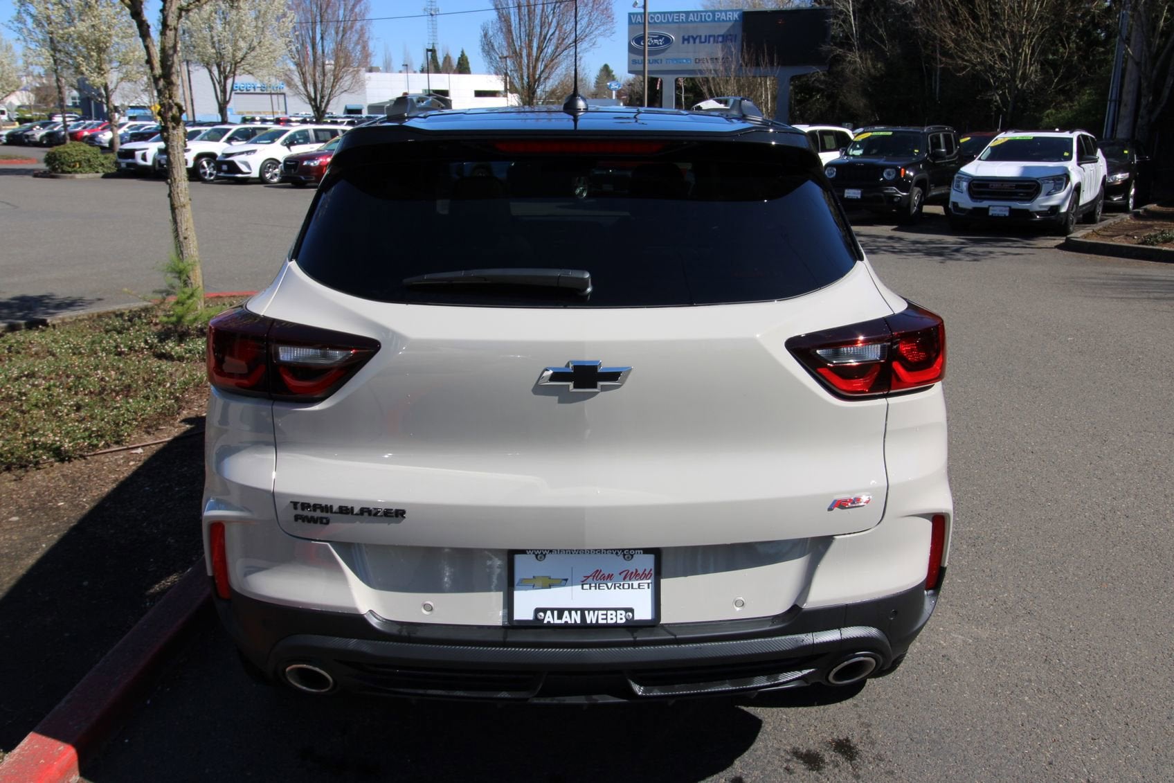 View vehicle photo 5