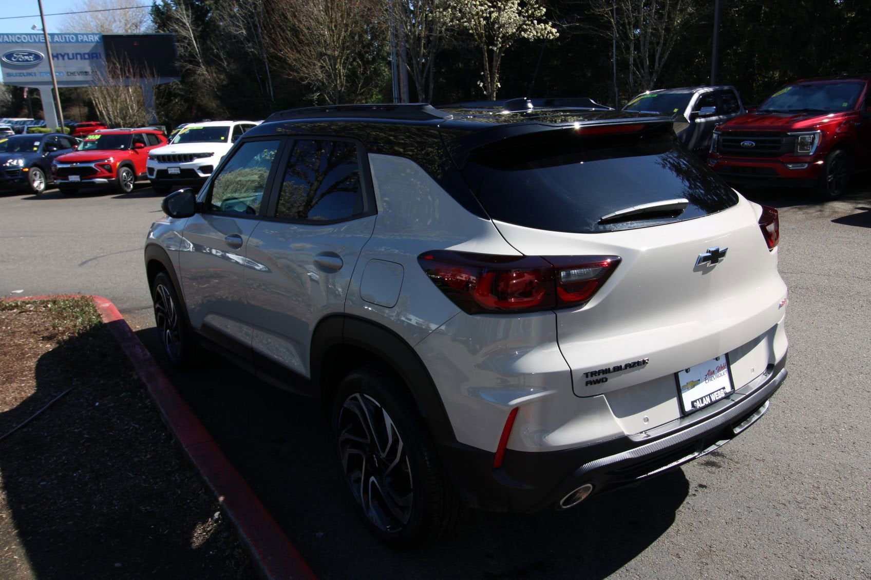 View vehicle photo 6