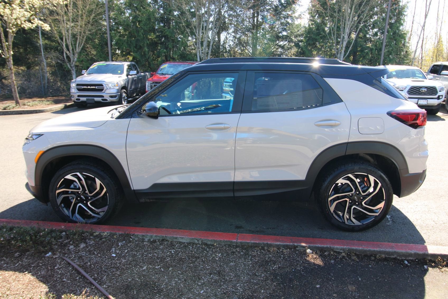 View vehicle photo 7