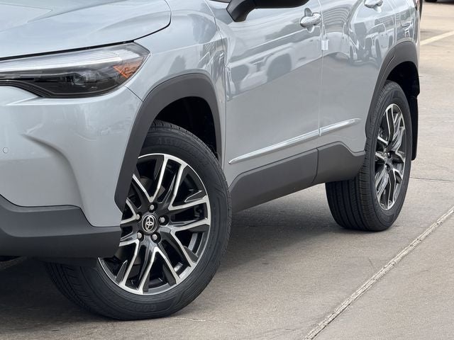 View vehicle photo 3