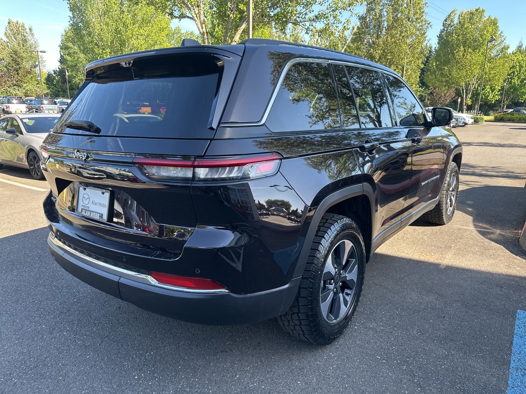 View vehicle photo 3