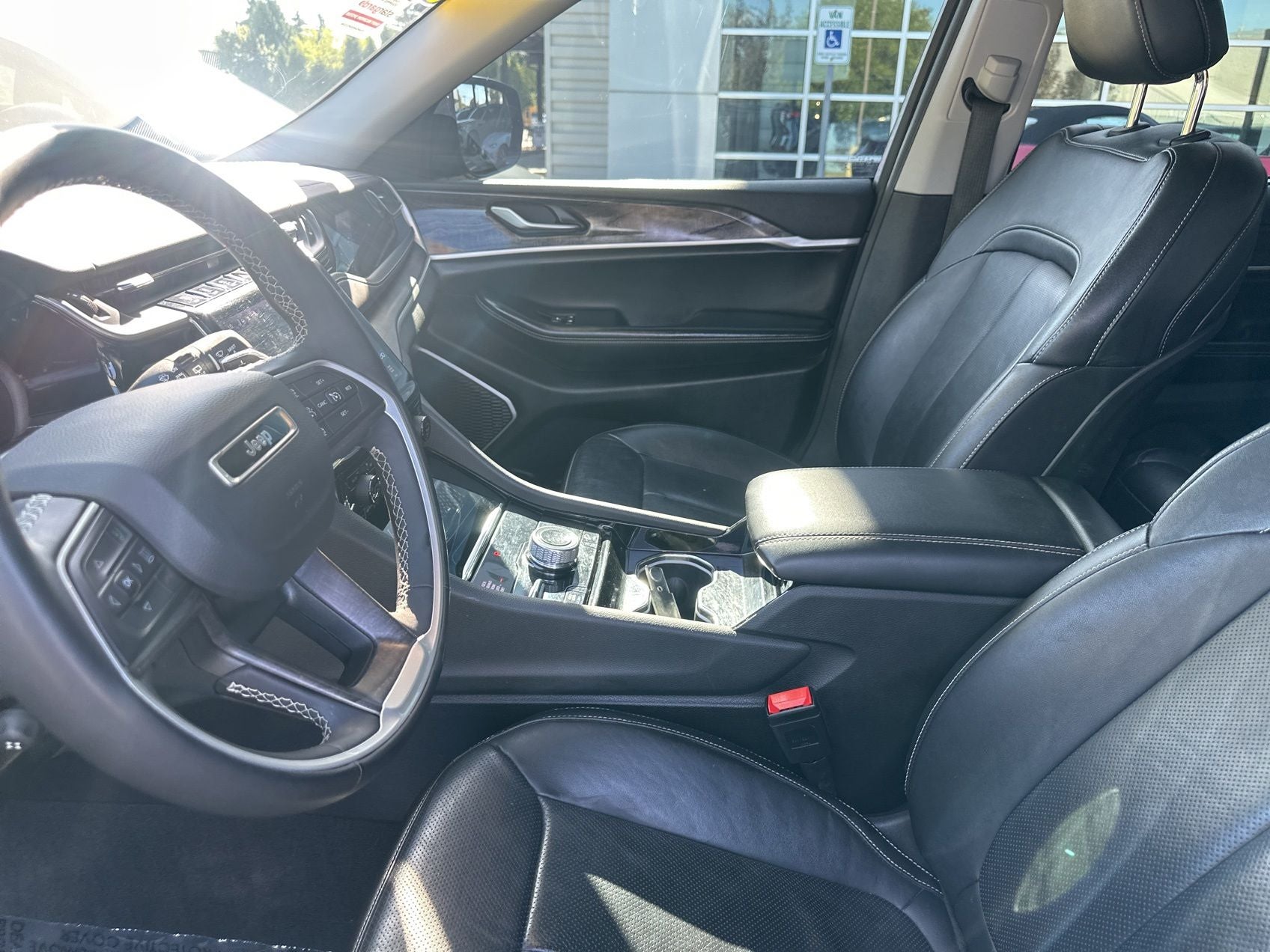 View vehicle photo 7