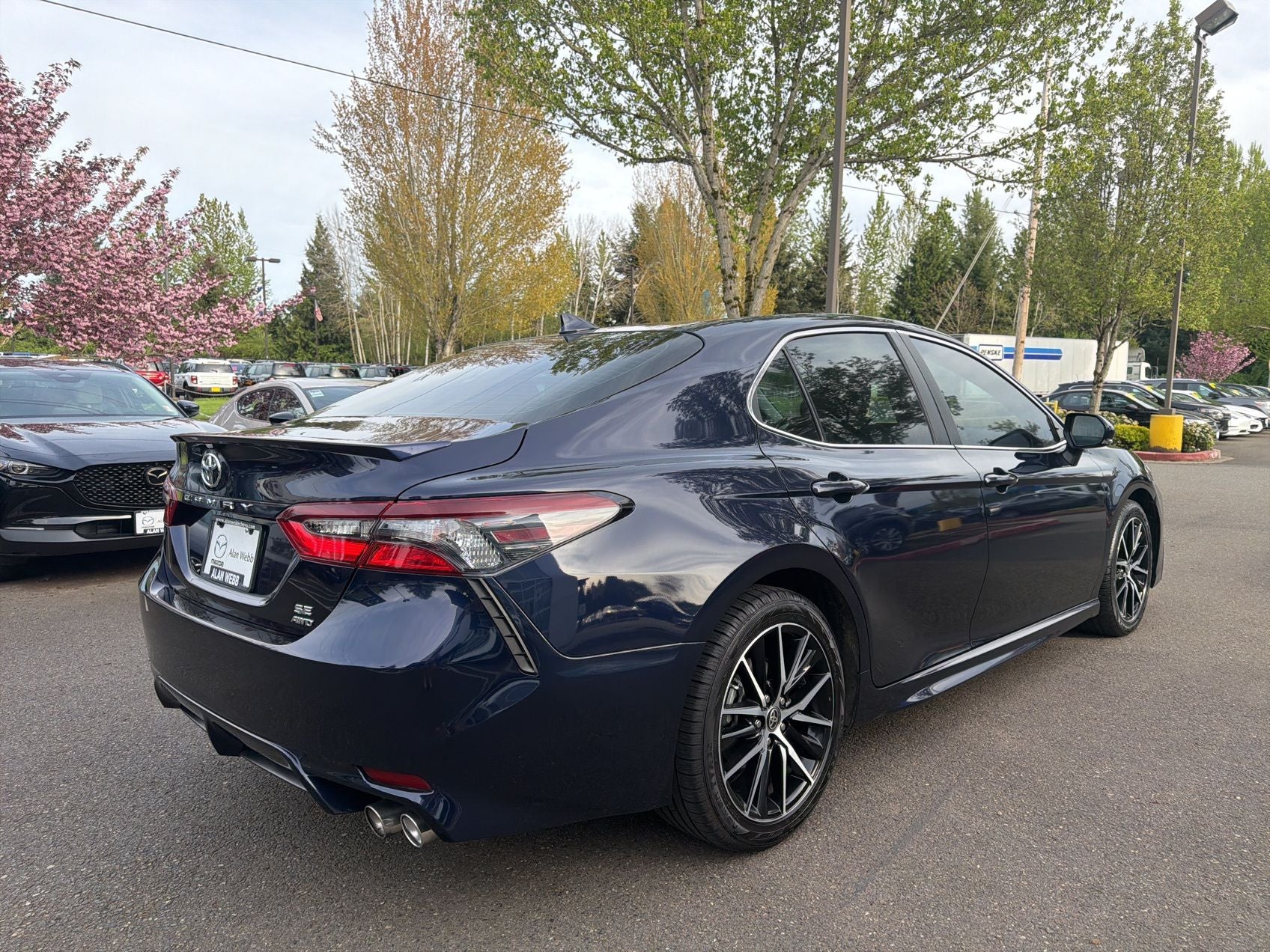 View vehicle photo 3